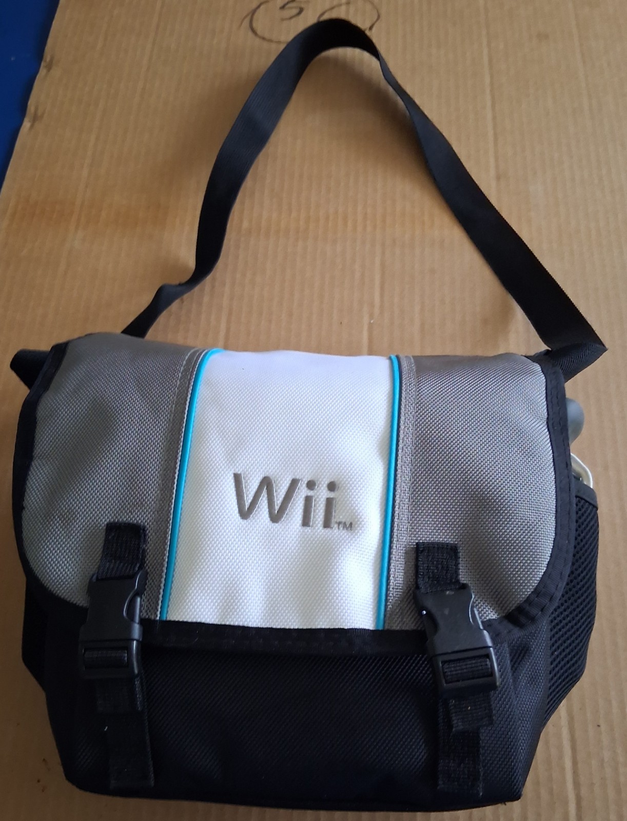 Nintendo Wii RVL-001 Console + GameCube Compatible + Controllers+ Bag Bundle