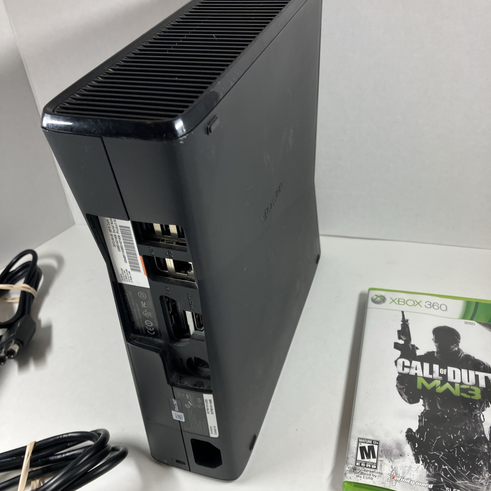 Microsoft Xbox 360 S 1439 Console Cables Controller Game