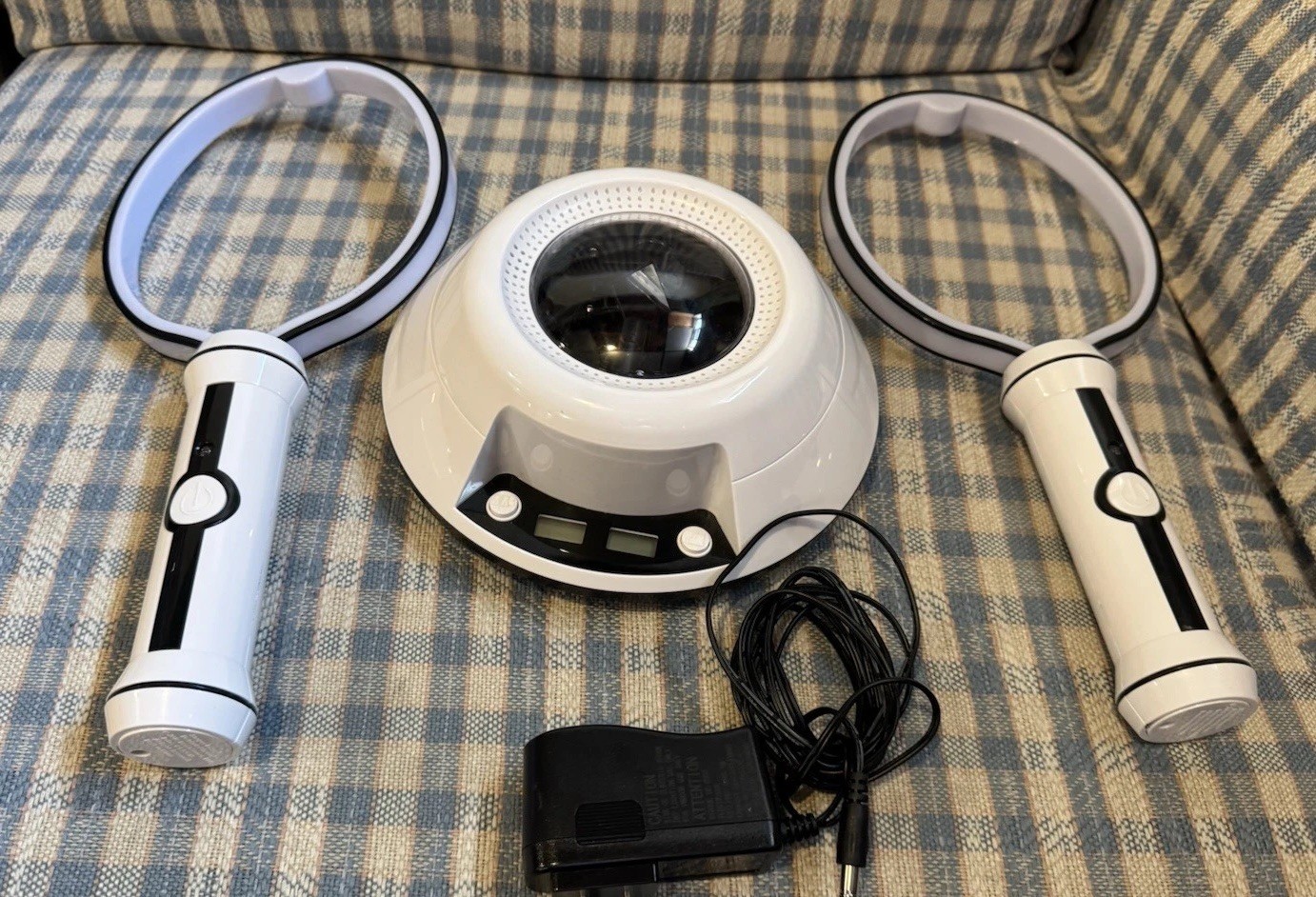 Space Pong Comes With Power Source Two Rackets And LED Projector Interactive Toy