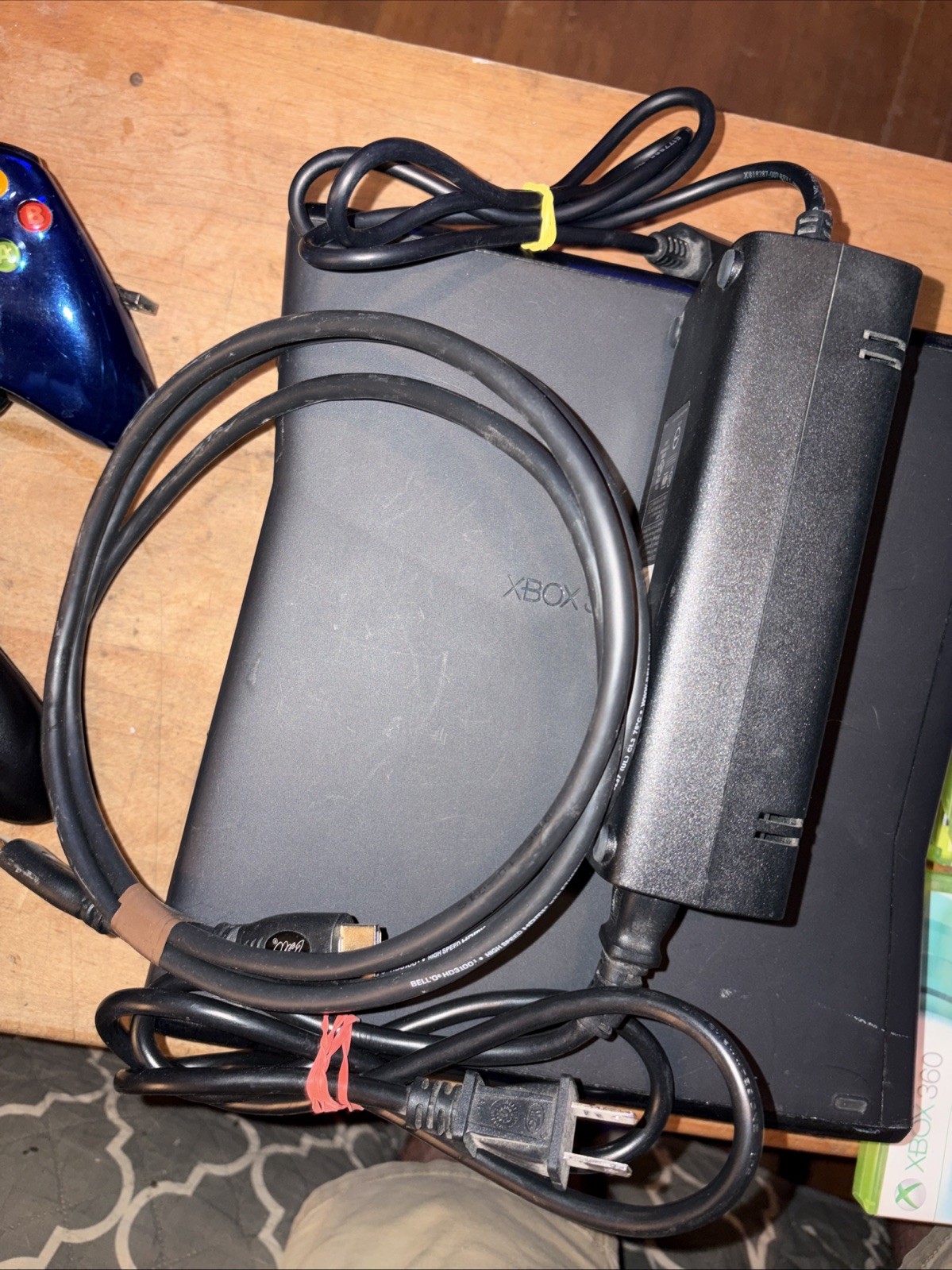 Microsoft XBox 360 S Slim Black Console System 360S + 2. Controllers + 6 Games