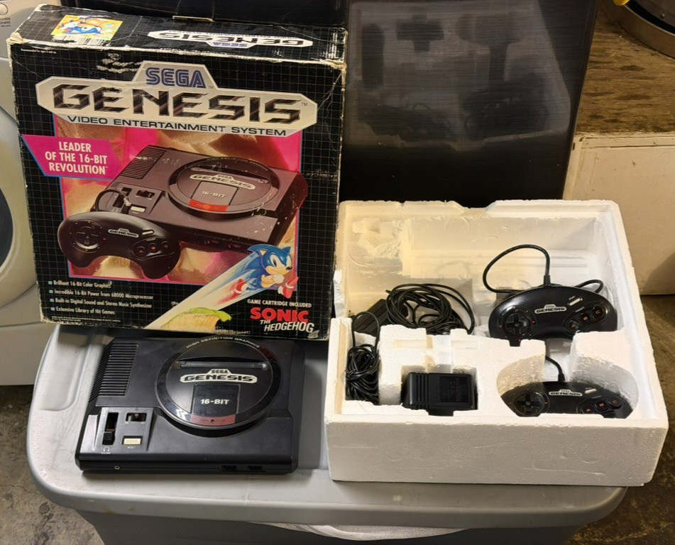 Sega Genesis Console, 2 controllers Box Not For Resale Sonic 1 Working