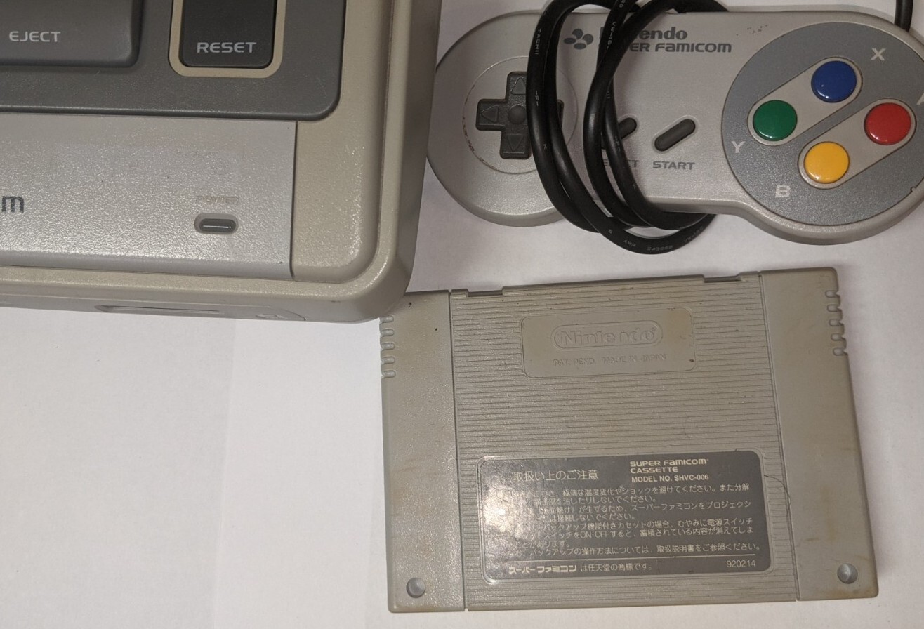 Nintendo Super Famicom Console + Super Mario Kart + 2Controller – HVC-002. SF25