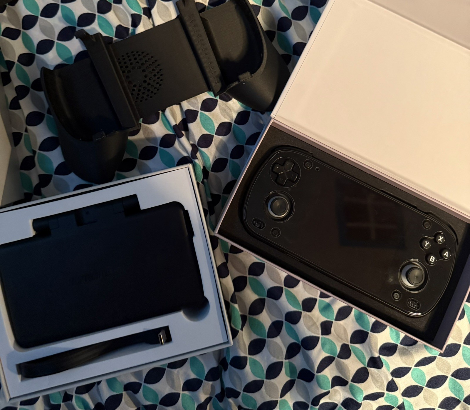 Retroid Pocket Mini V2 Handheld w/ dual screen, 3d printed grip