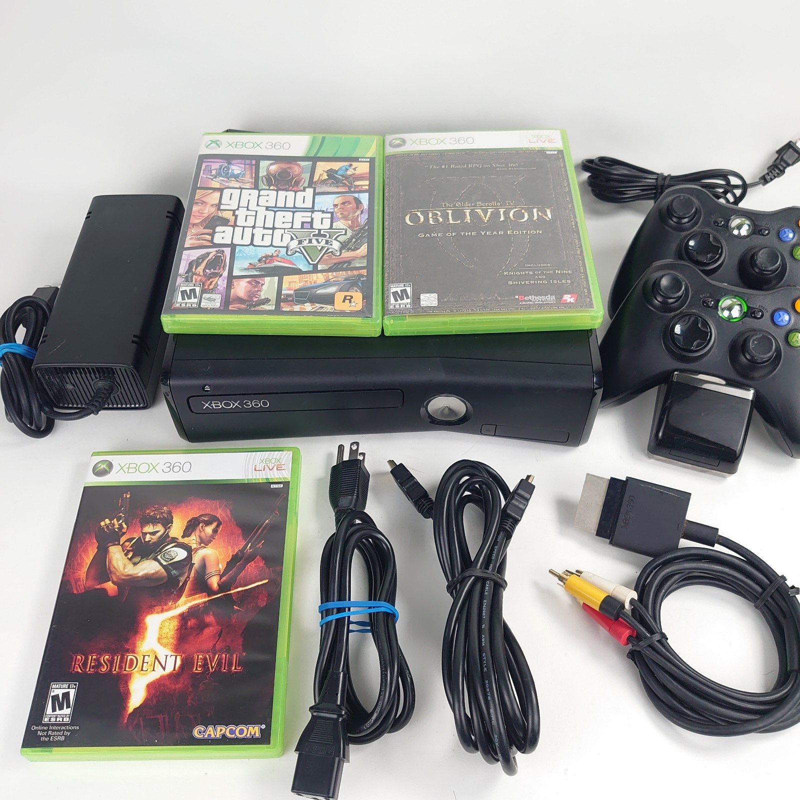 Microsoft Xbox 360 S 250GB Bundle 2 Controllers 3 Games HDMI A/V GTA 5 Oblivion