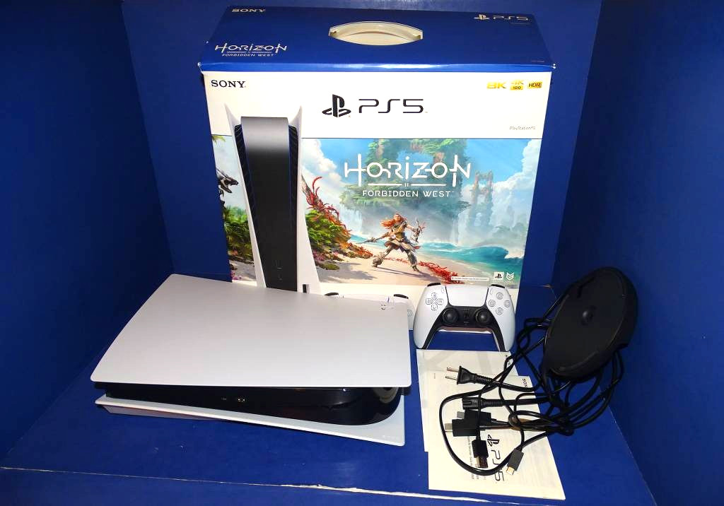 Sony PlayStation 5 Blu-Ray Disc Edition 825GB Console PS5 W/ BOX AND ALL CABLES