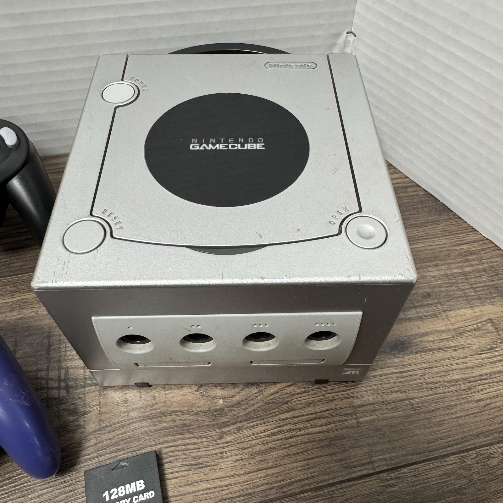 Nintendo GameCube DOL-101 Gaming System SILVER Console 2 Controllers Memory Card
