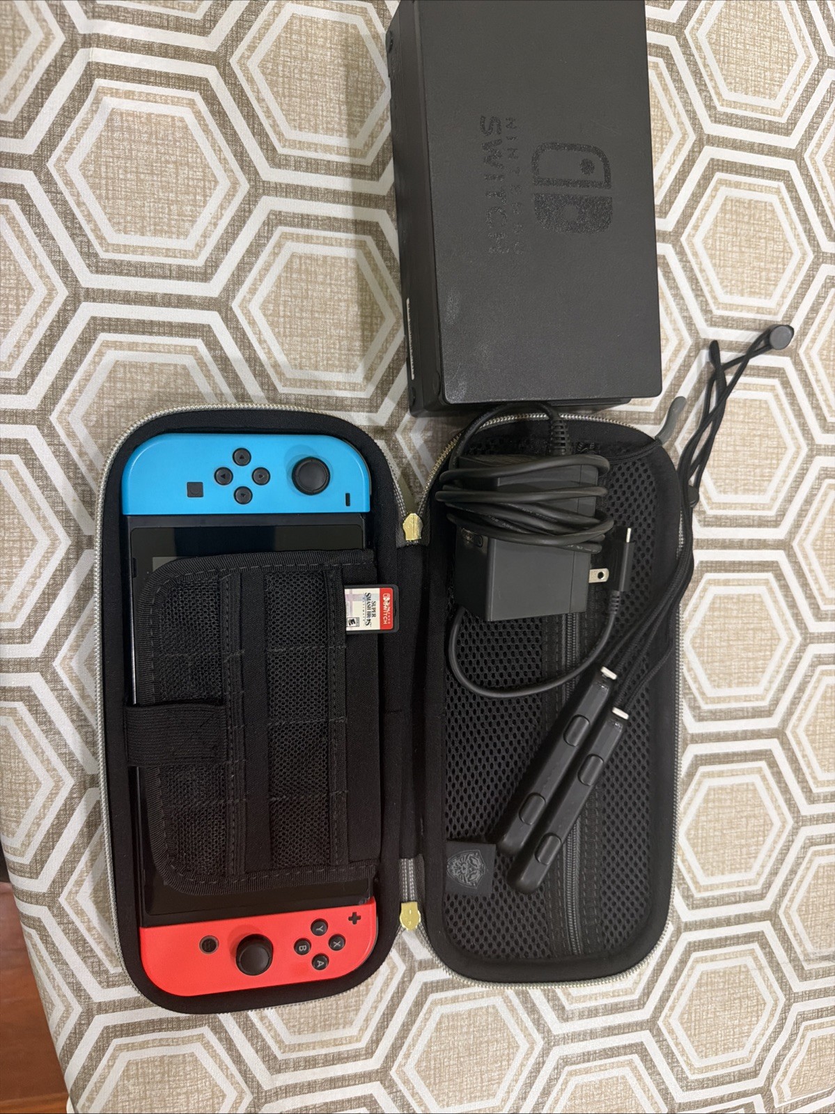 Nintendo Switch Console 1 No Box(with super smash bros and carrying case)