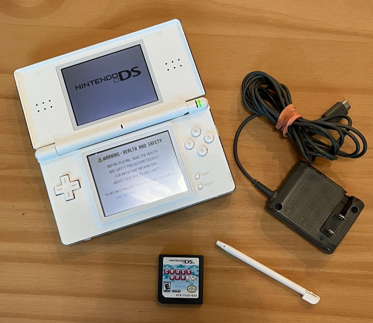 Nintendo DS Lite (USG-001) Handheld – White with Charger Game Stylus *Read*