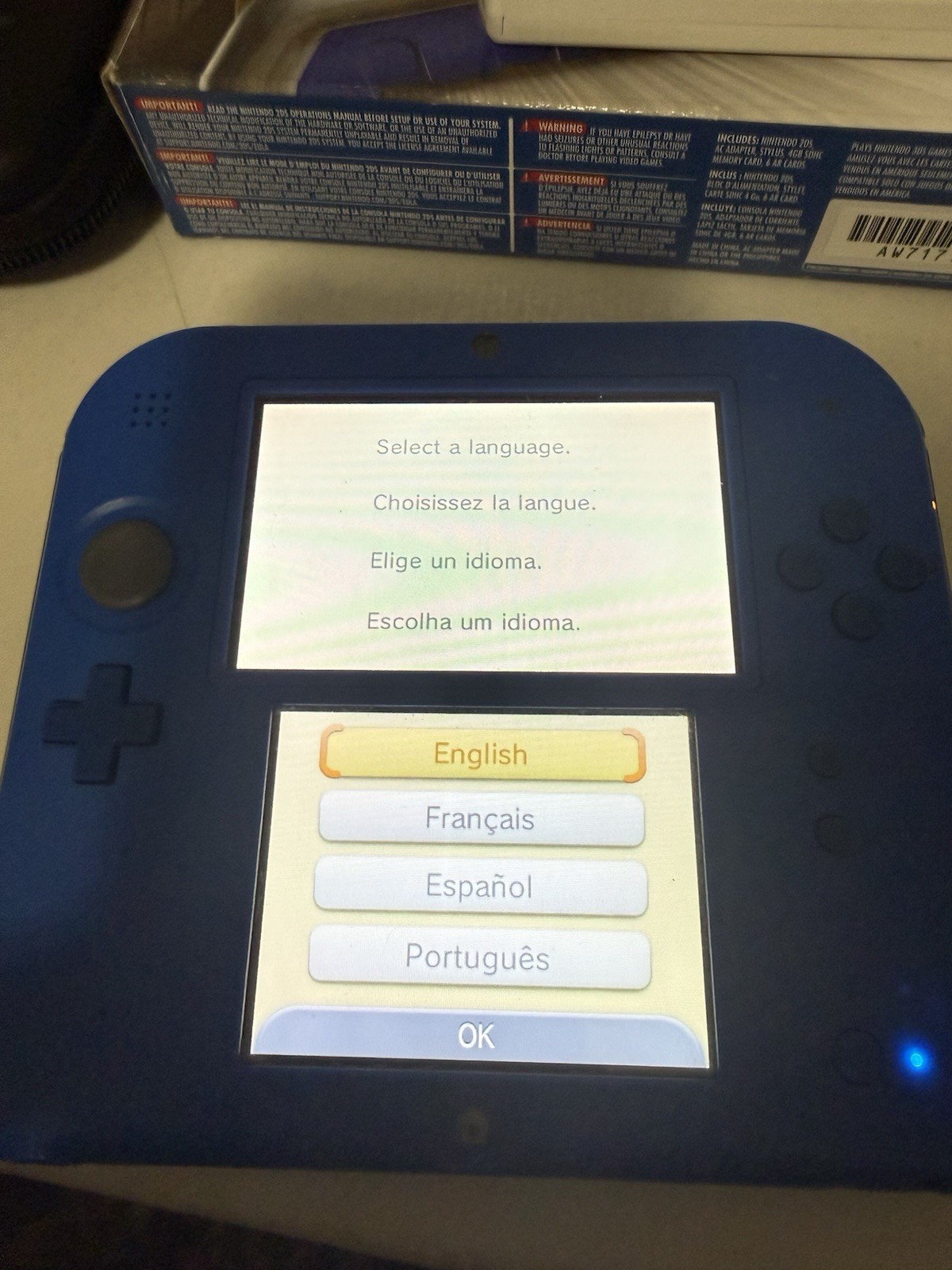 Original 2DS Blue Console with box and charger + 3 games & Carrying Case