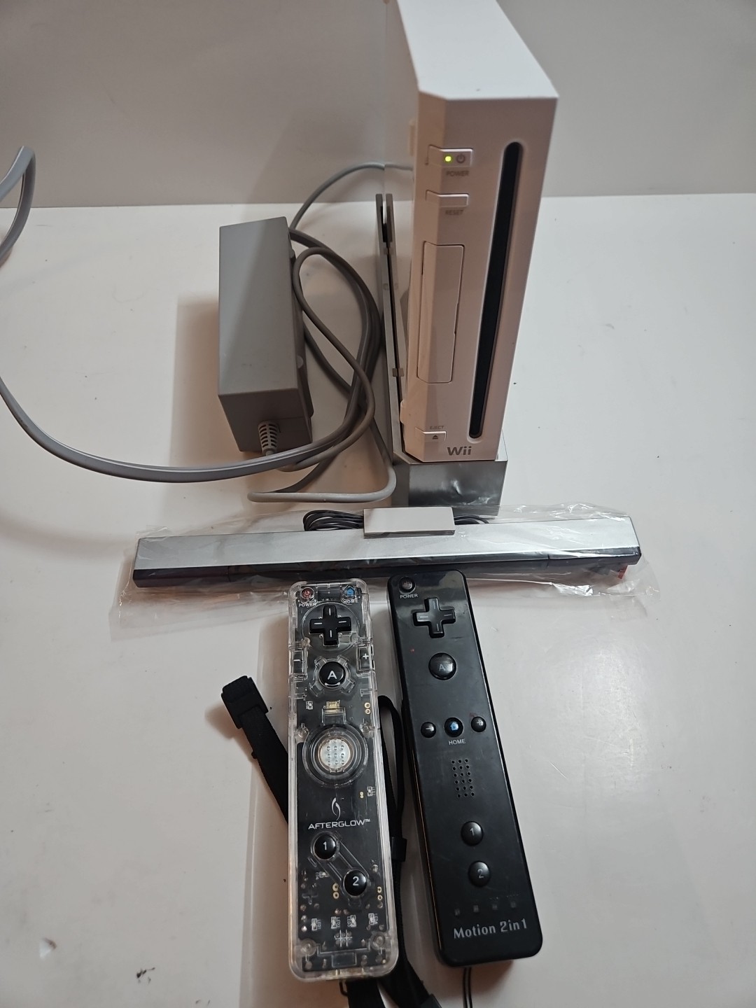 Nintendo Wii RVL-101 (USA) White Console Bundle w/Cables, Sensor & 2 Controller