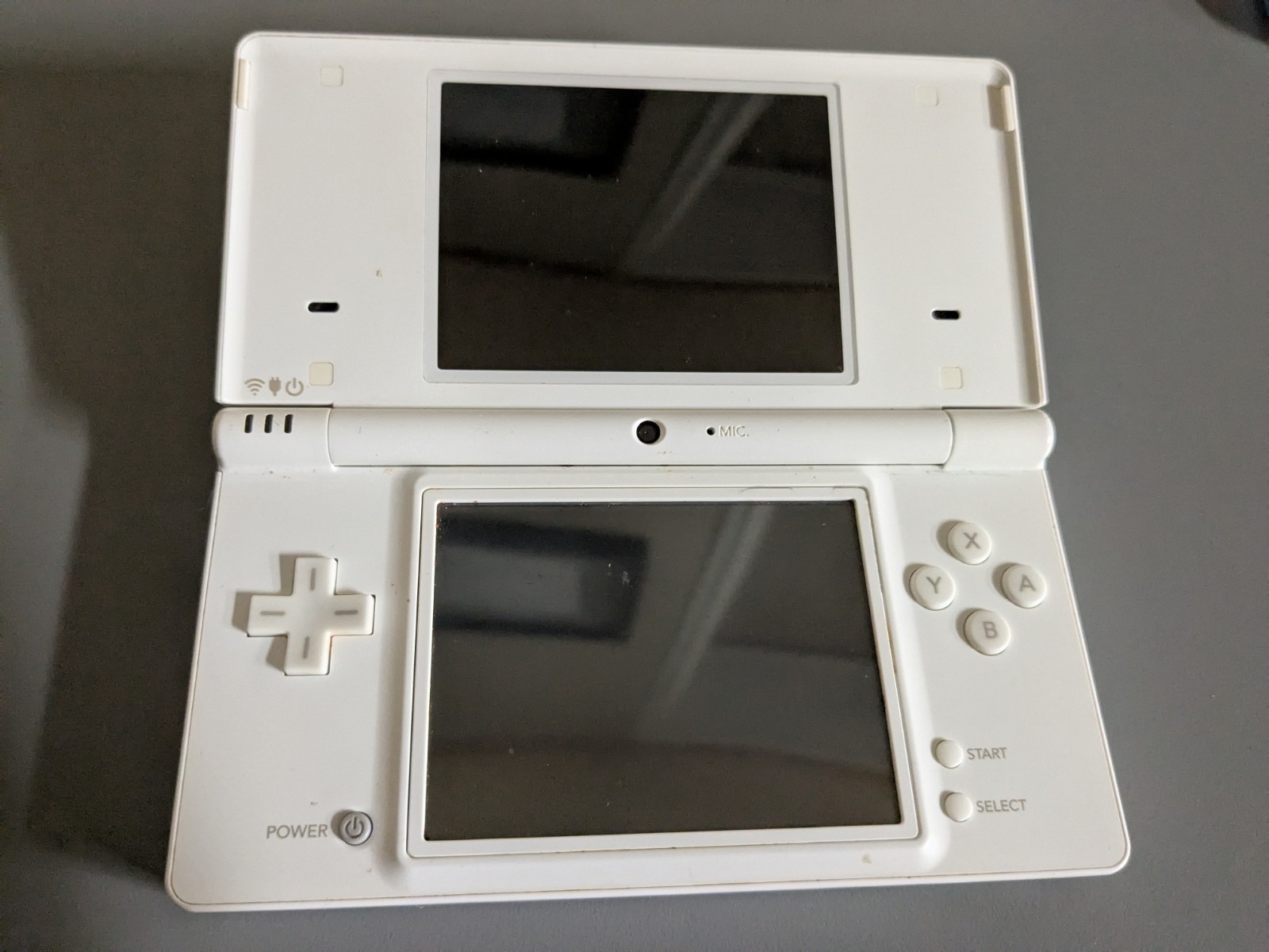 Nintendo DSi Handheld Game Console – White w/ 20 Games