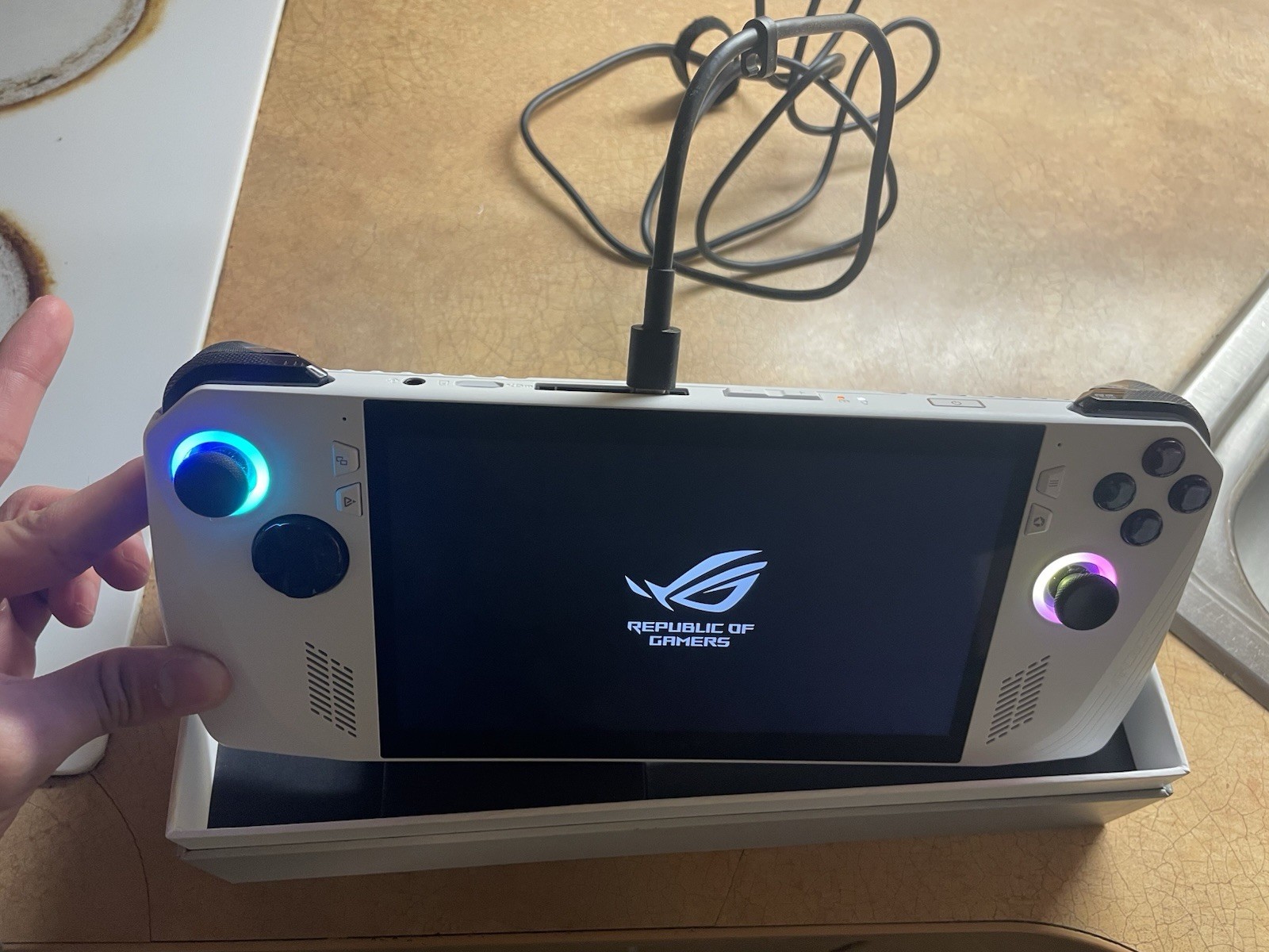 ASUS ROG Ally RC71L White Handheld PC Console 512GB 1080p FHD Wi-Fi