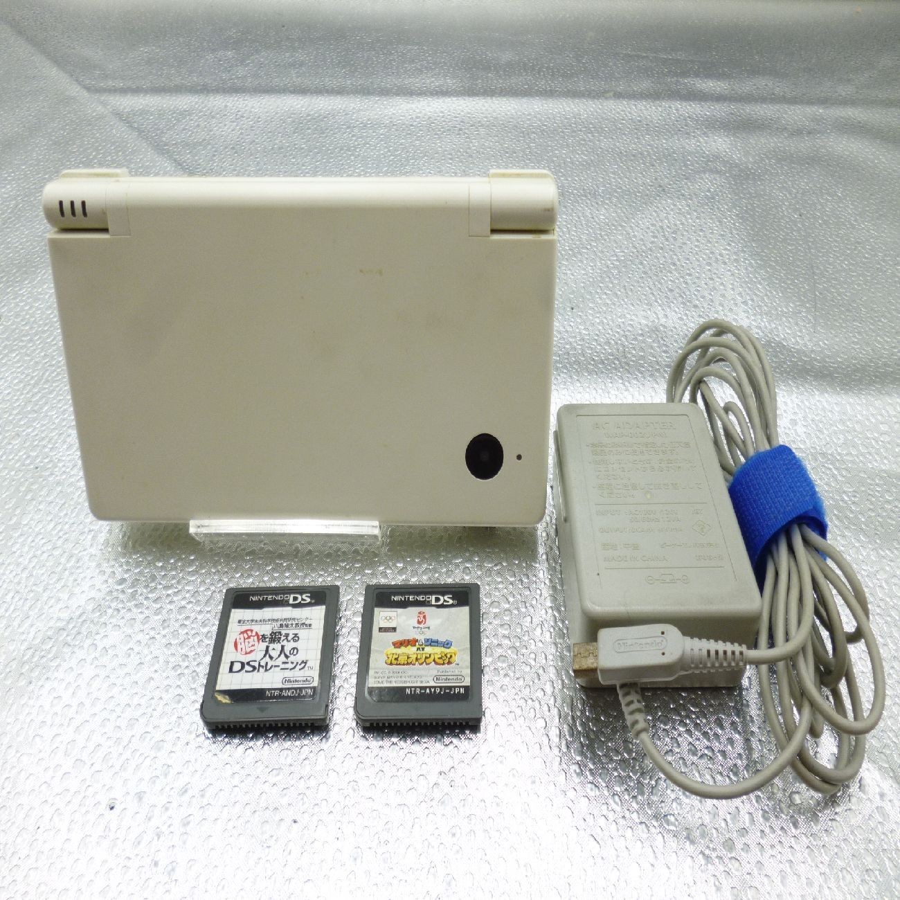 Nintendo DSi Game Console White TWL-001 charger 2 game software E20260114002