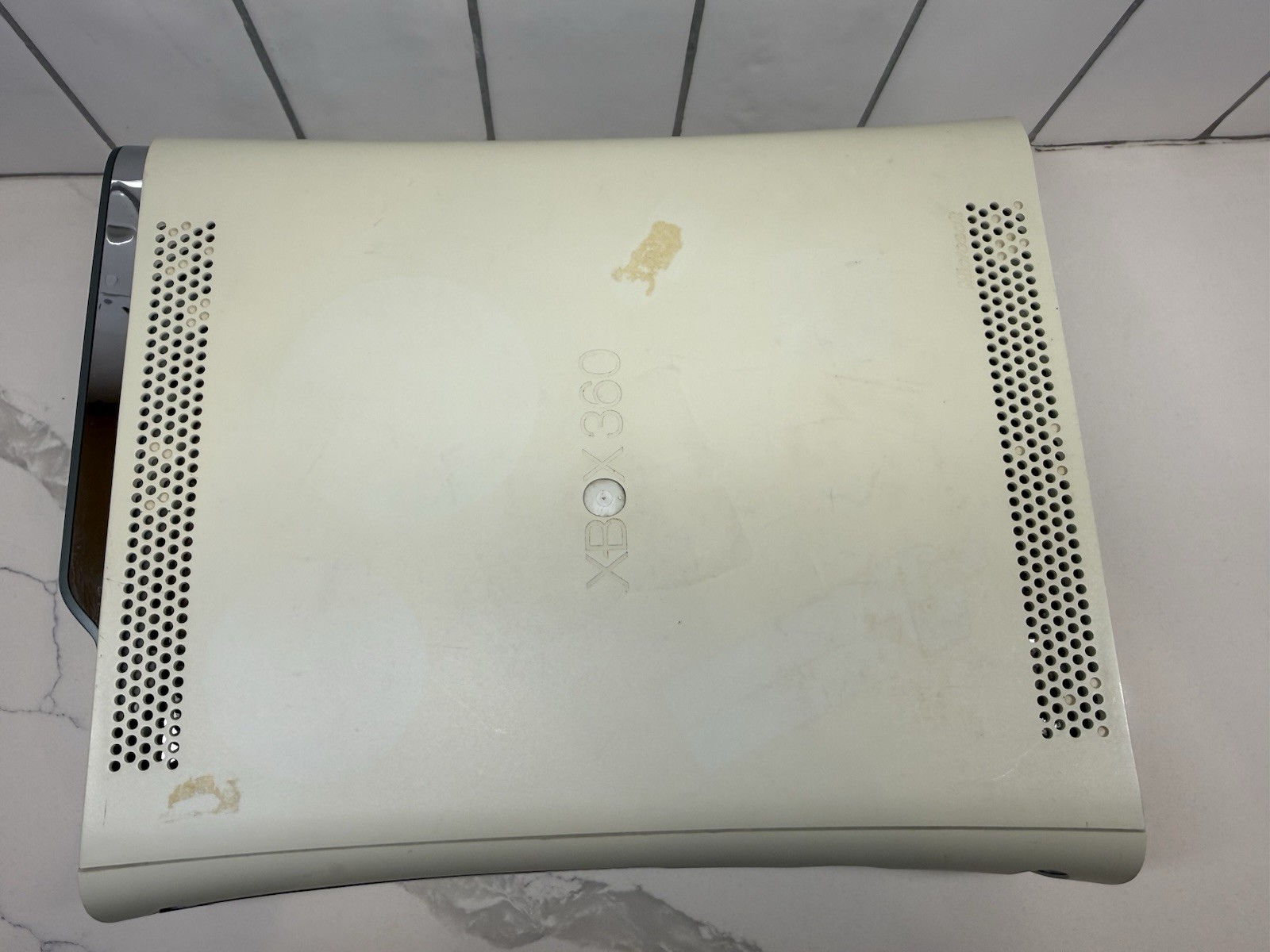 Microsoft Xbox 360 White Console NOT WORKING FOR PARTS ONLY – No Cords Red Ring