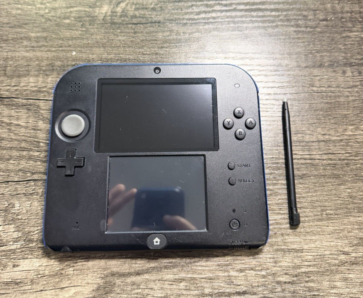 Nintendo 2DS Handheld System Black/Blue TESTED WORKING w Stylus/ and Game
