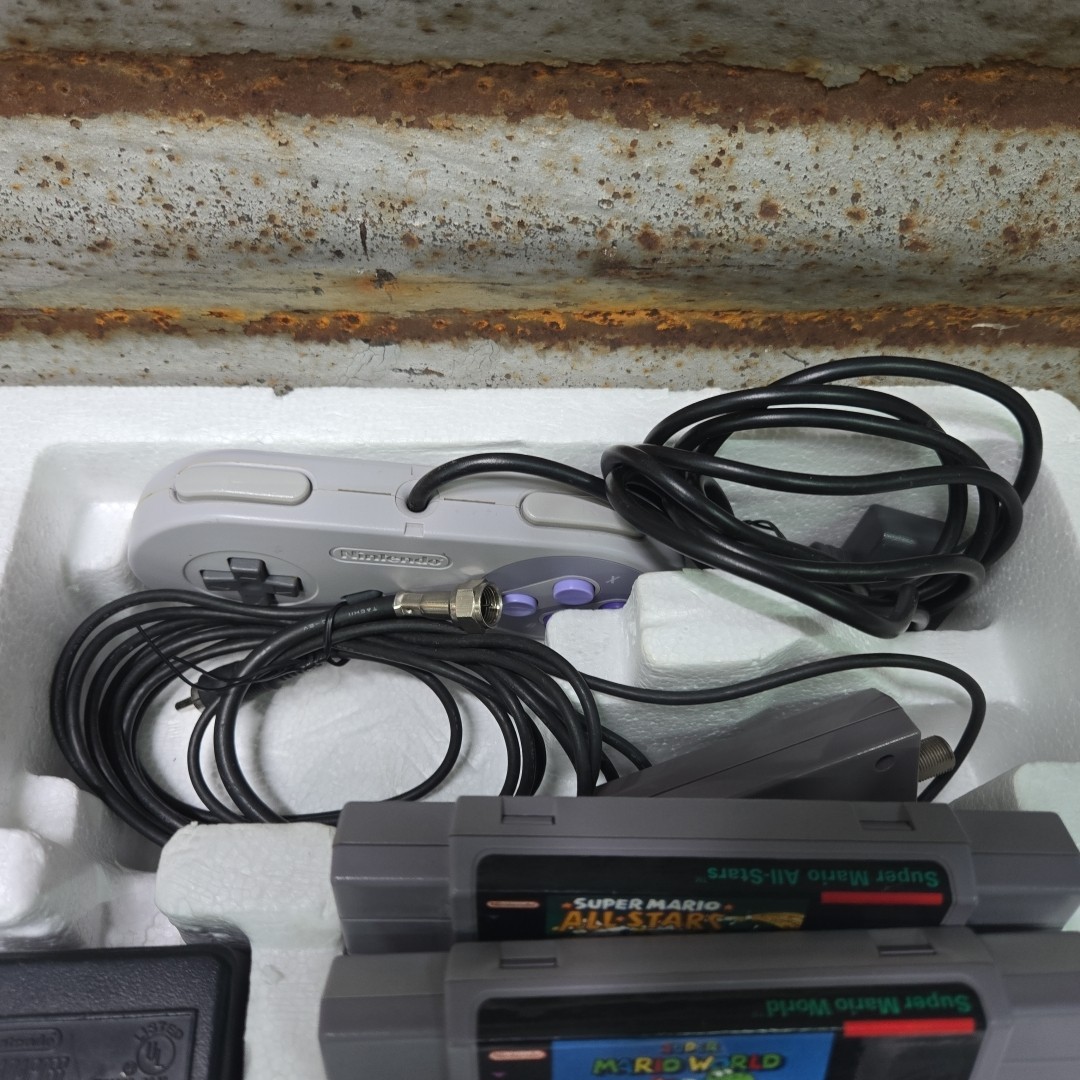 Nintendo Super NES Super Set Console Super Mario World/Mario All Stars in Box