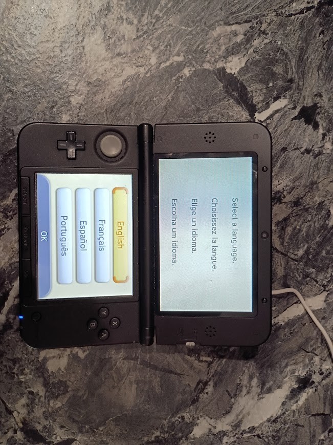 Nintendo 3DS XL Black Console and Charger (USED) still works
