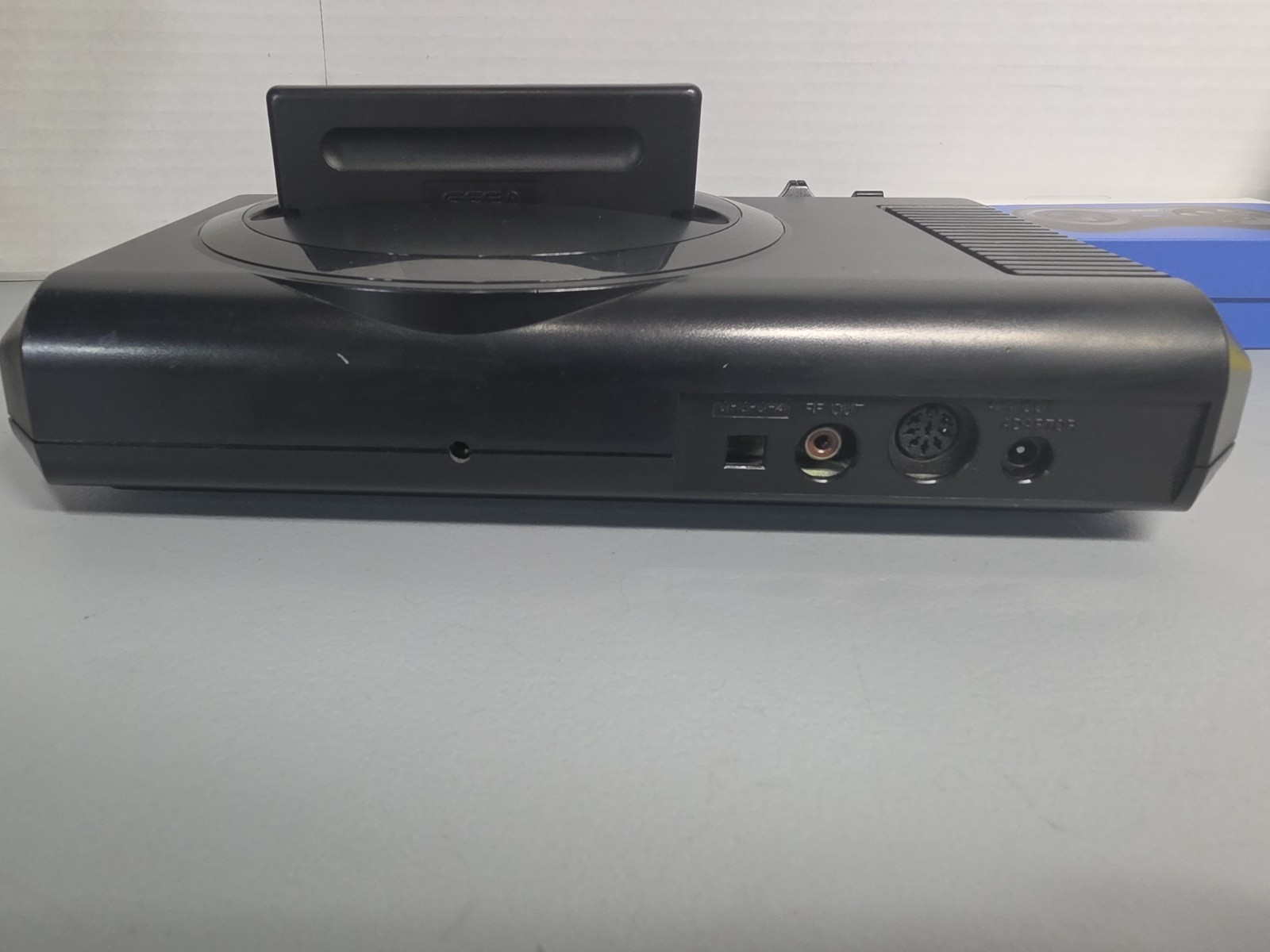 Sega Genesis System Model 1601 16 Bit Console Bundle – Works w/ Wireless Gamepad