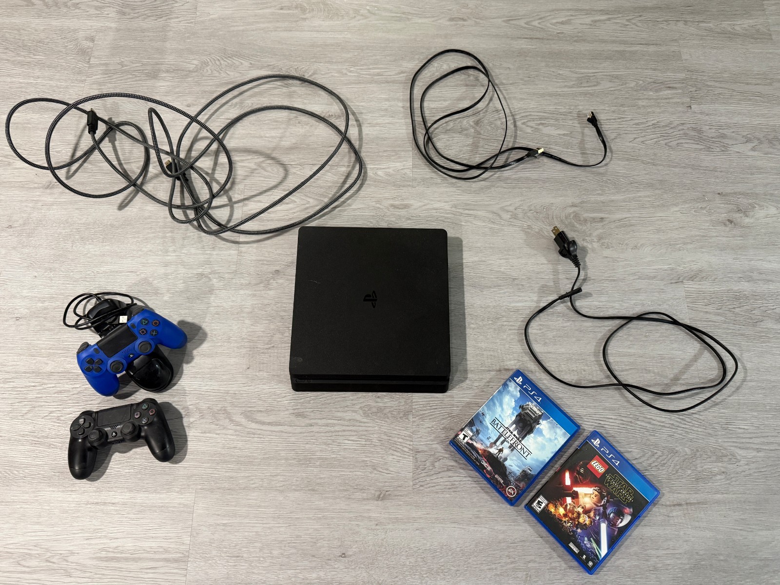 Sony PS4 Slim Console Bundle 2 Controllers Charger LEGO Star Wars BattlefrontSel
