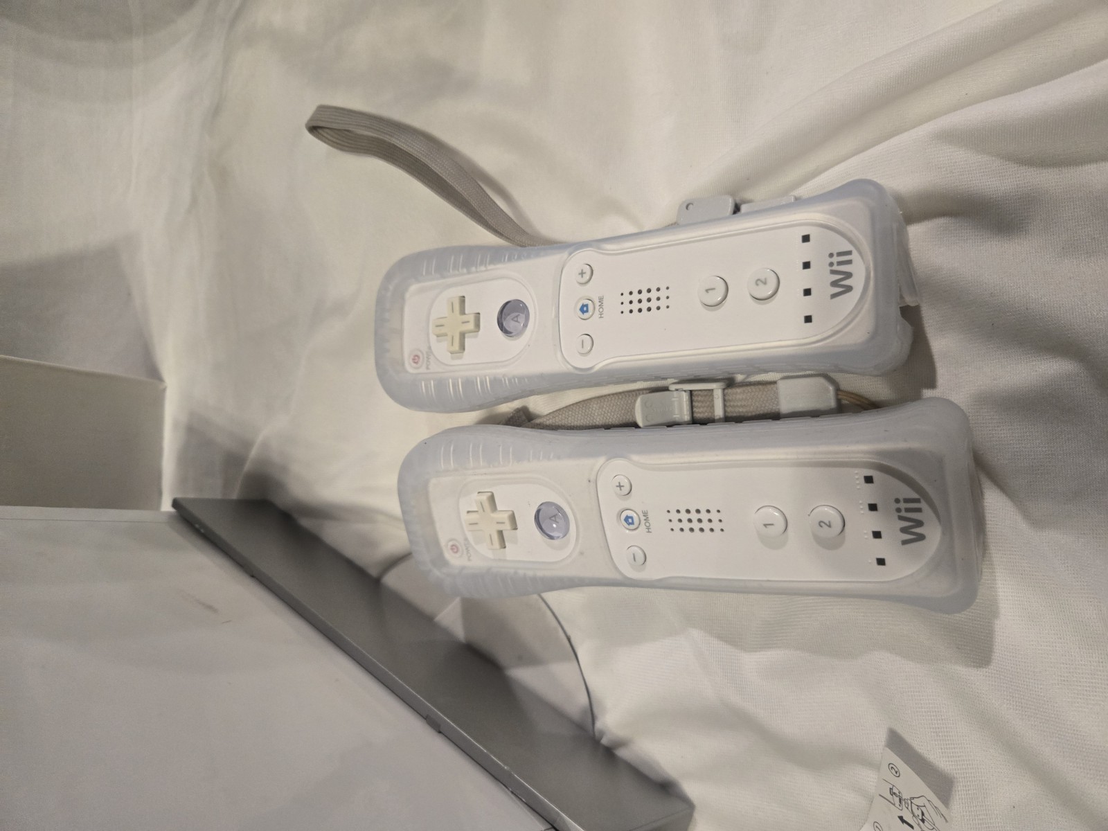 Nintendo Wii White Bundle Controllers Nunchucks Cords Sensor Bar USED READ WORKS