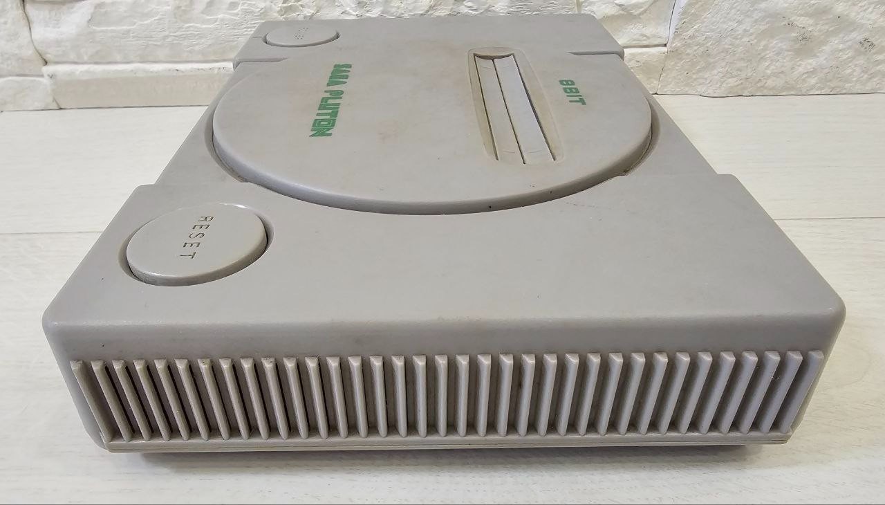 Vintage Retro 1990s Game Console 8 bit Saga Pluton Video Game Console for repair