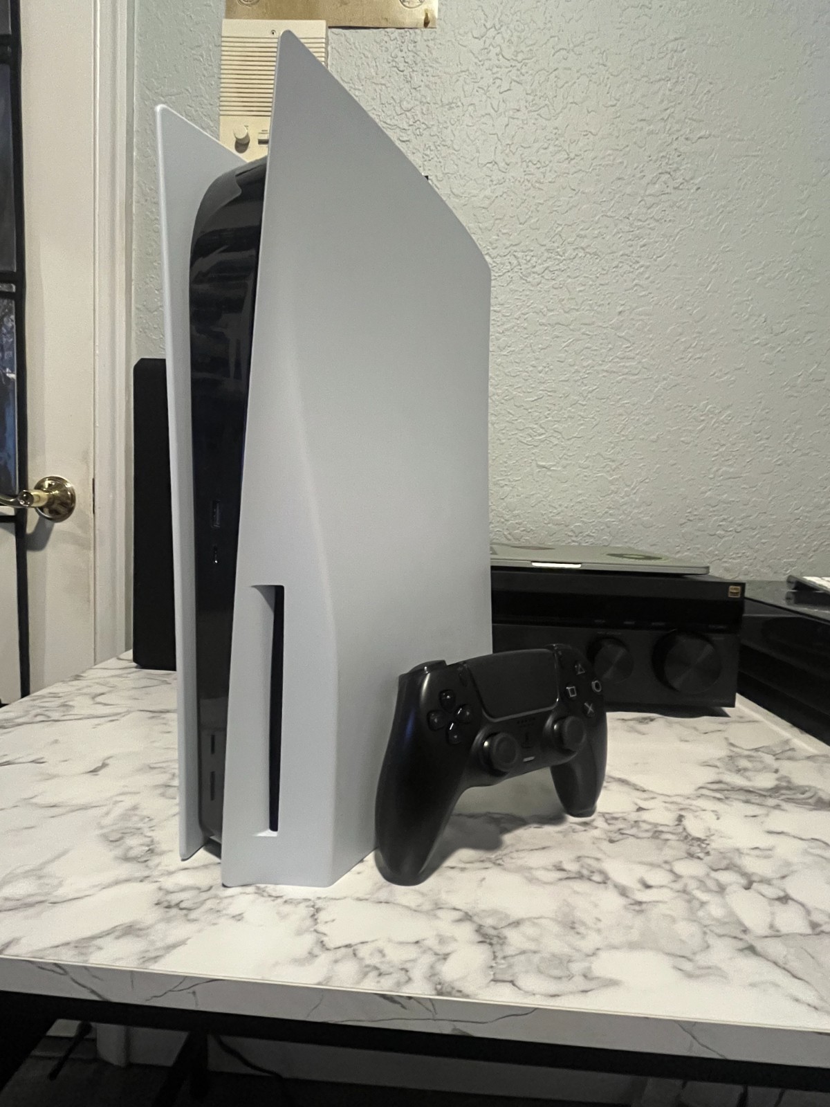 Sony PlayStation 5 825GB White (Disc Edition) + Black PS5 Controller
