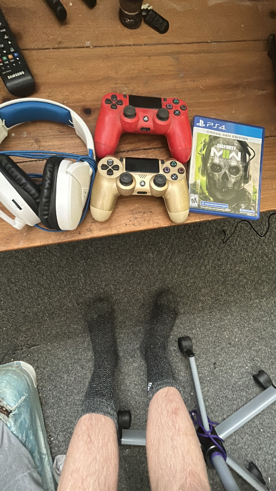ps4 2 Controllers 70 Inch 8k Flat Screen All Cords Turtle Beach Headset And Mw2