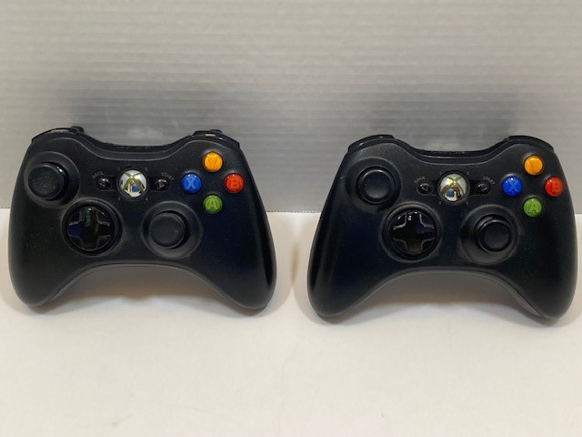 Xbox 360 S 4GB Bundle w/ Original Box, 2 Controllers, 13 Games, Tested Working