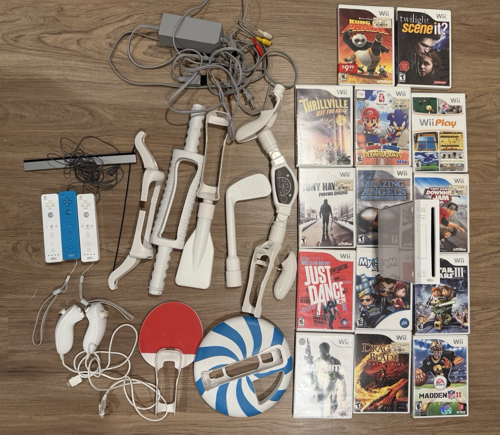Nintendo RVL-101 Wii – LARGE Bundle – Controllers – Games – Accessories