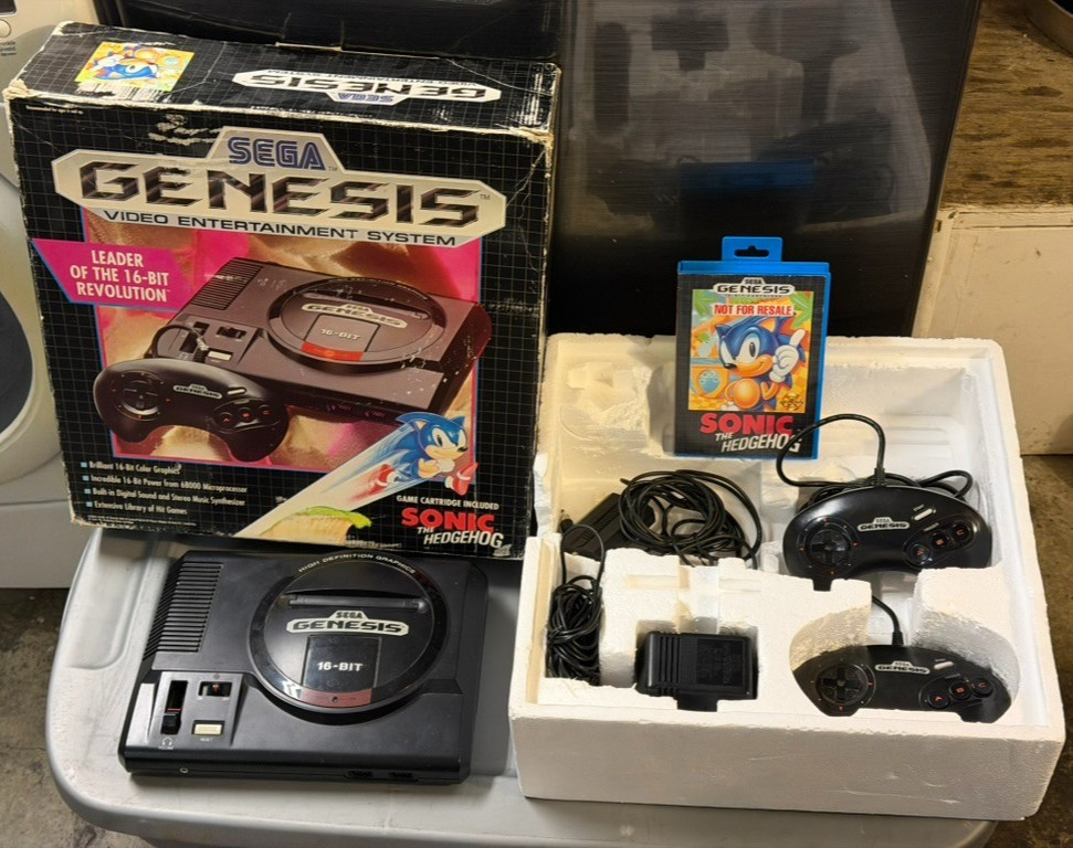 Sega Genesis Console, 2 controllers Box Not For Resale Sonic 1 Working