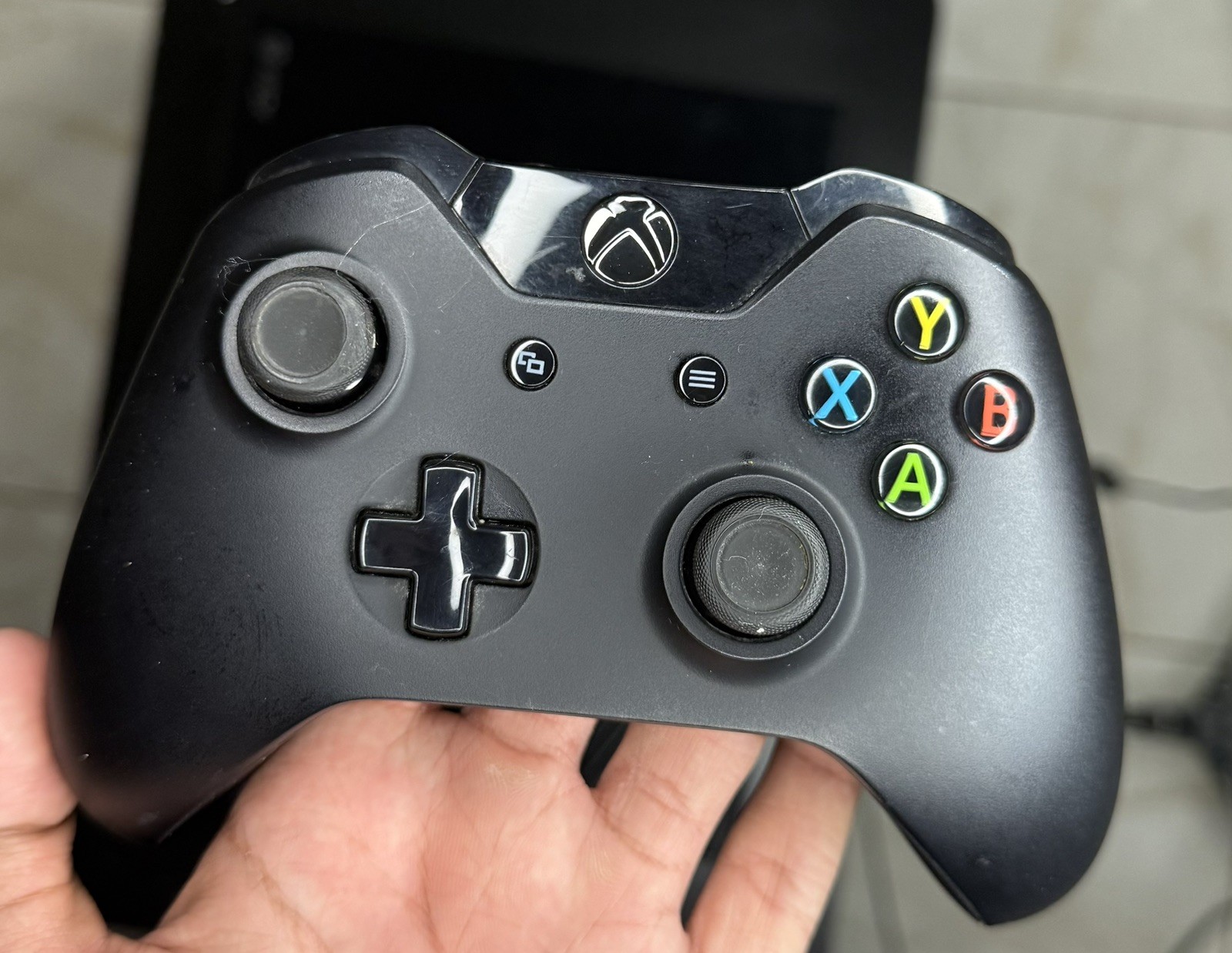 Xbox One Console 500GB Bundle w/ Kinect Camera, 2 Controllers, Power Cord & HDMI