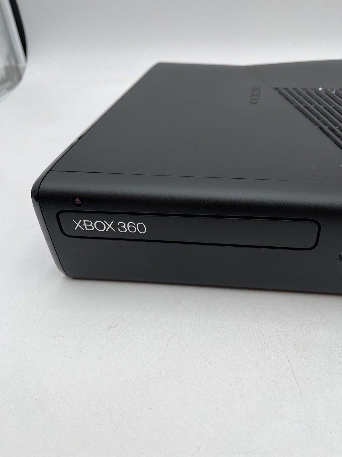 Xbox 360 S Slim Bundle 1439 Console w 2 Controllers Power AV & Sega Tennis Works