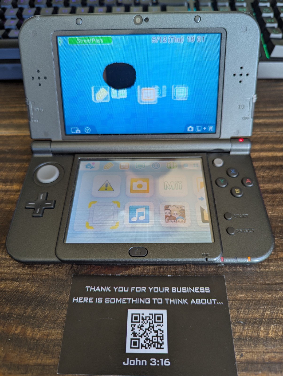 Nintendo New 3DS XL Black Console Dead Pixel Spot
