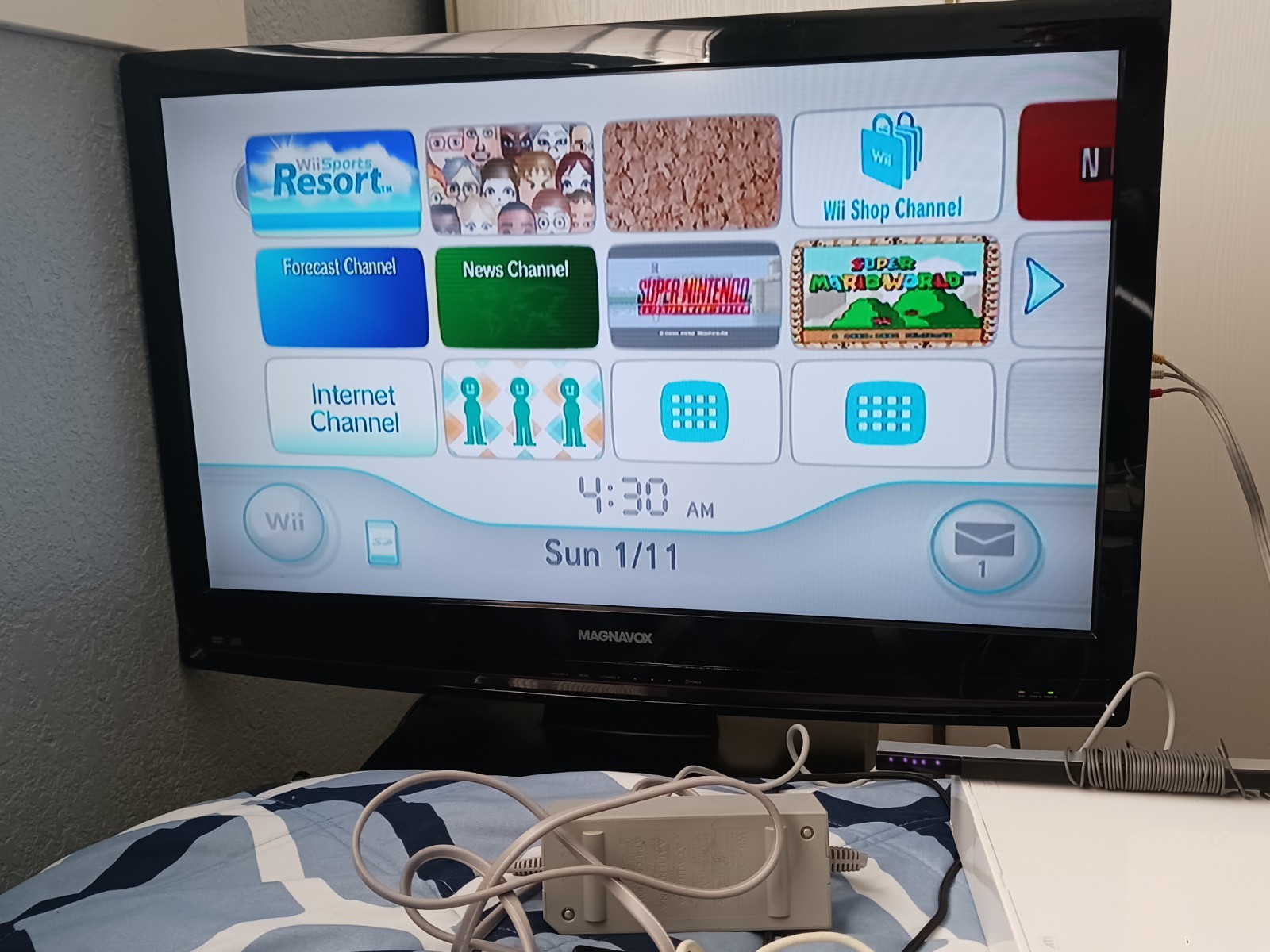 Nintendo Wii Console Bundle (RVL-001) ●Wii Sports Resort ●GameCube ●Zelda Link