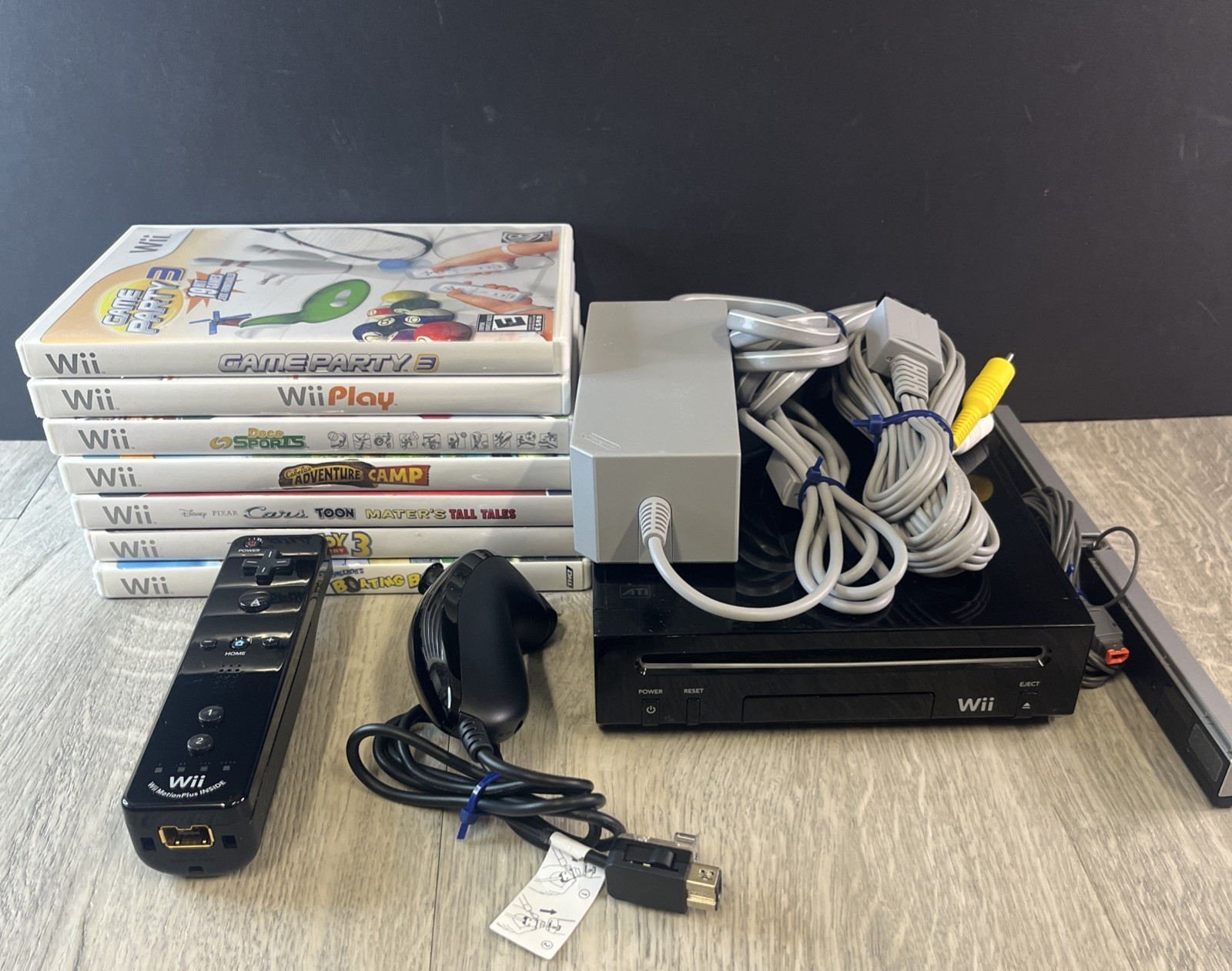 Nintendo Wii RVL-101 Black Console W/ OEM Cables, 7 Games, 1 Controller Tested