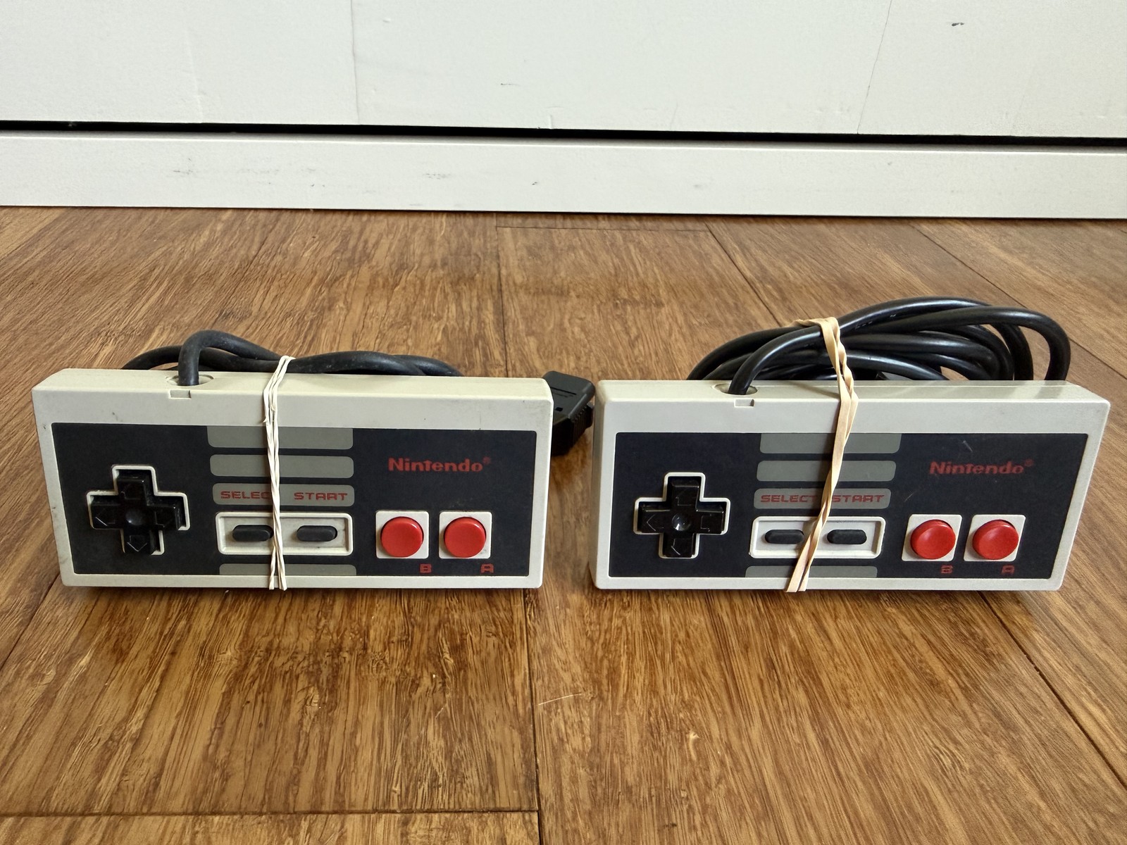 Nintendo NES Console Bundle • 2 Controllers • Zapper • Mario Duck Hunt • OEM