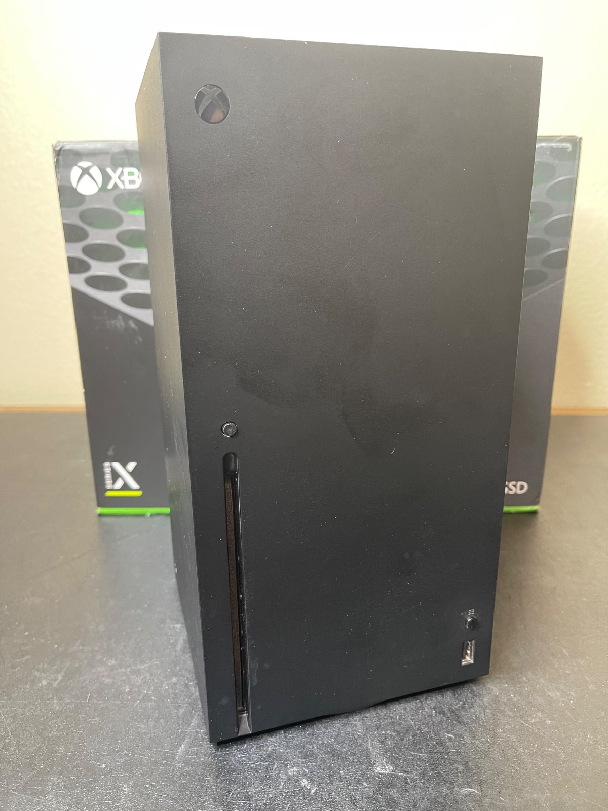 Microsoft XBOX Series X Model 1882 1TB Disc Version w/Controller – Black in Box