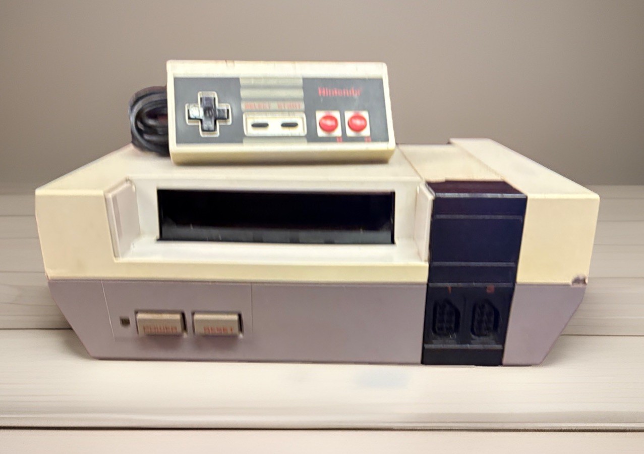 Nintendo NES-101 Gray Home Console+ Controller Not Tested
