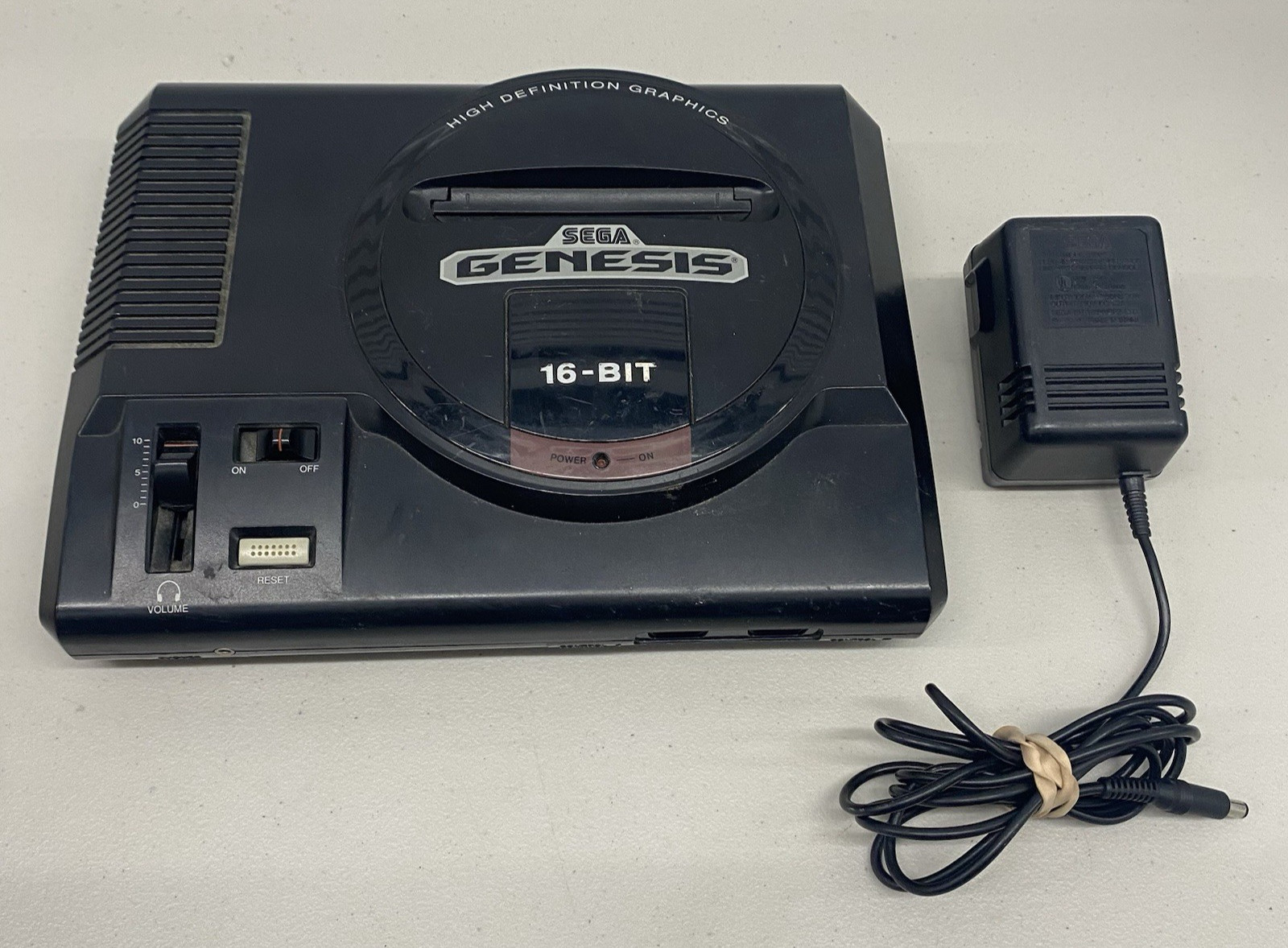 Sega Genesis 16 Bit 1601 Console & Cord UNTESTED POWERS ON USED FREE SHIPPING