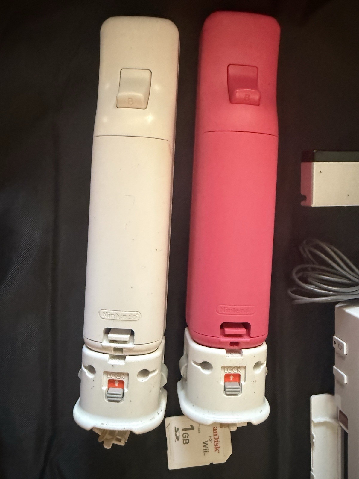 NINTENDO Wii CONSOLE BUNDLE w/ CONTROLLERS MOTION CONTROL/1GB CARD/JUST DANCE