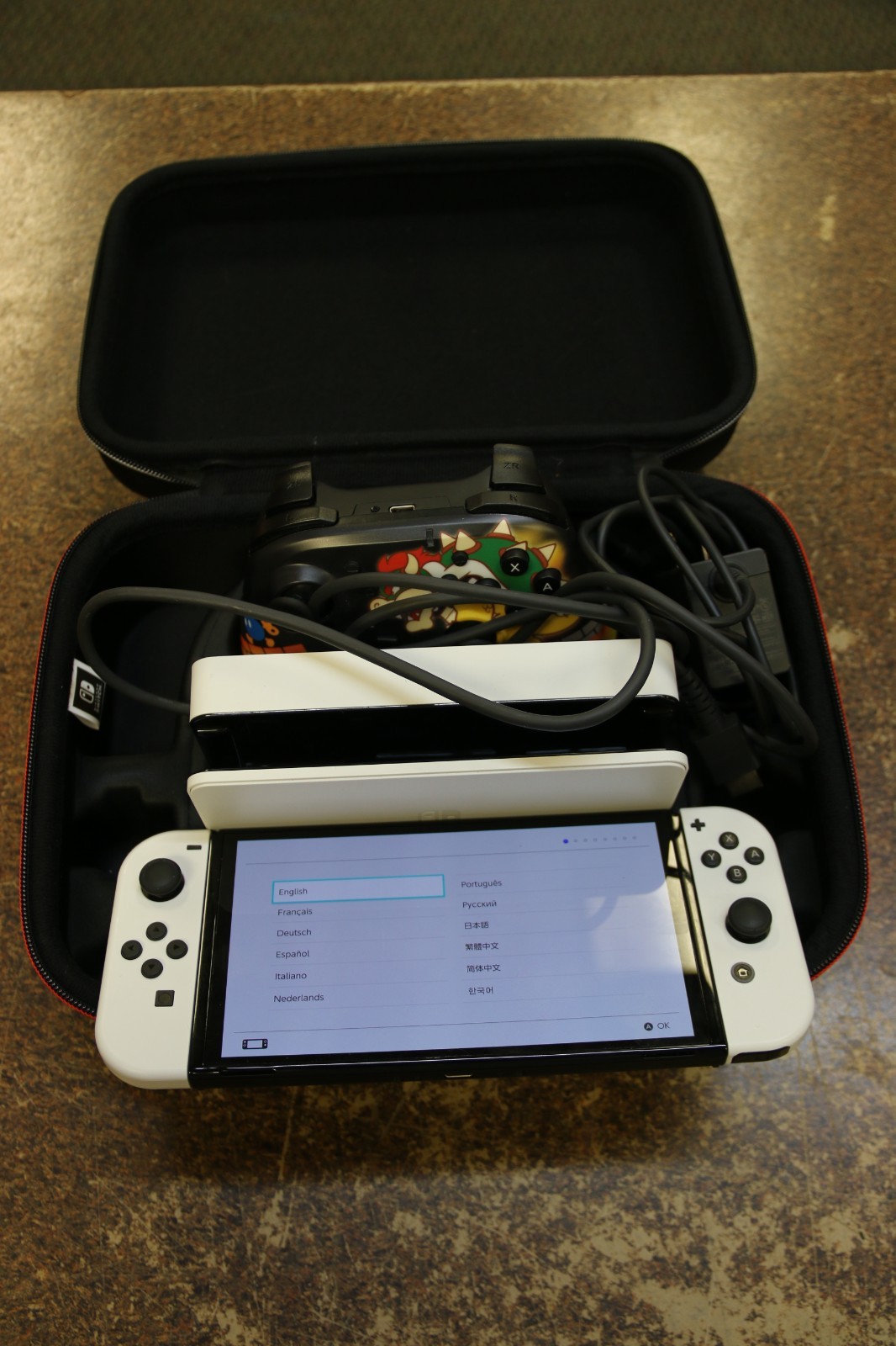 Nintendo Switch OLED HEG-001 64GB 1080p White Bundle Dock Joy-Cons Cases