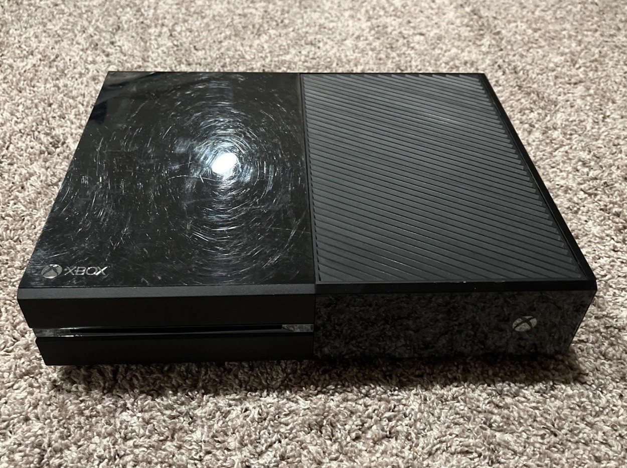 Microsoft Xbox One 500GB Tested Working, Controllers With Rechargeable Batteries