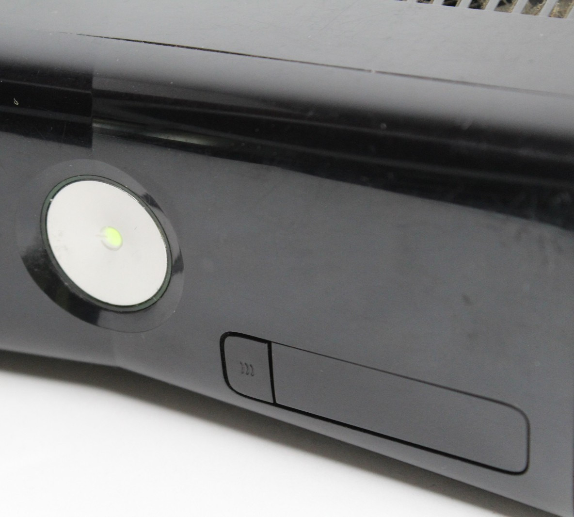 Microsoft Xbox 360 S Console Only NOT WORKING FOR PARTS ONLY Plays Games