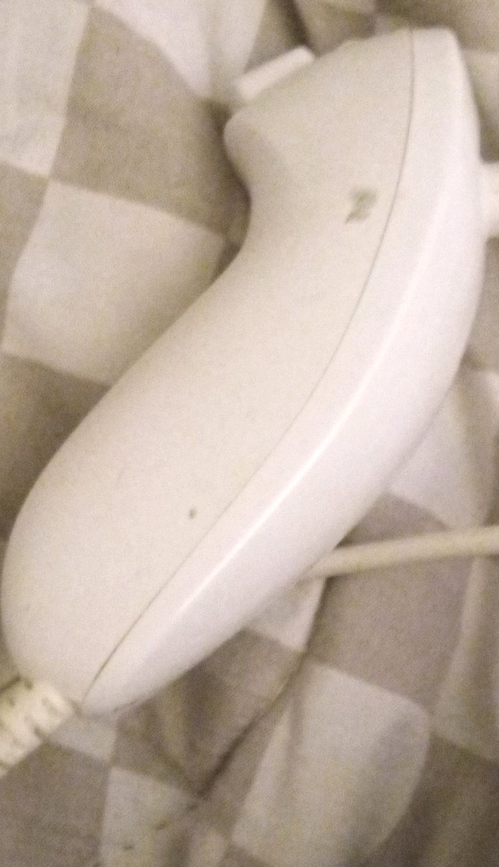 Nintendo Wii Console White with Nunchuk Controller Wi-Fi Capability