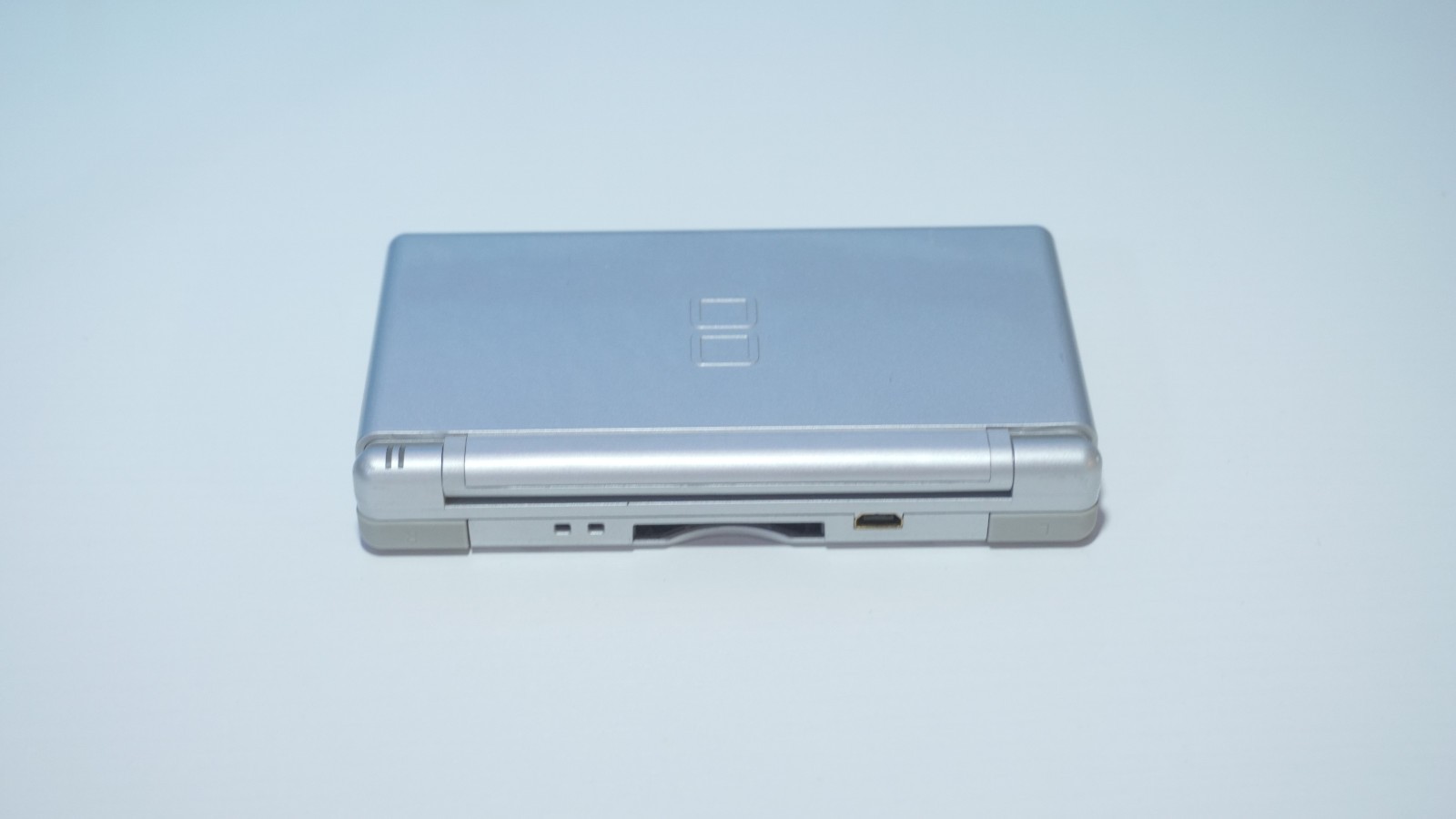 Nintendo DS Lite Launch Edition Silver Gaming System with Charger & Stylus Pen