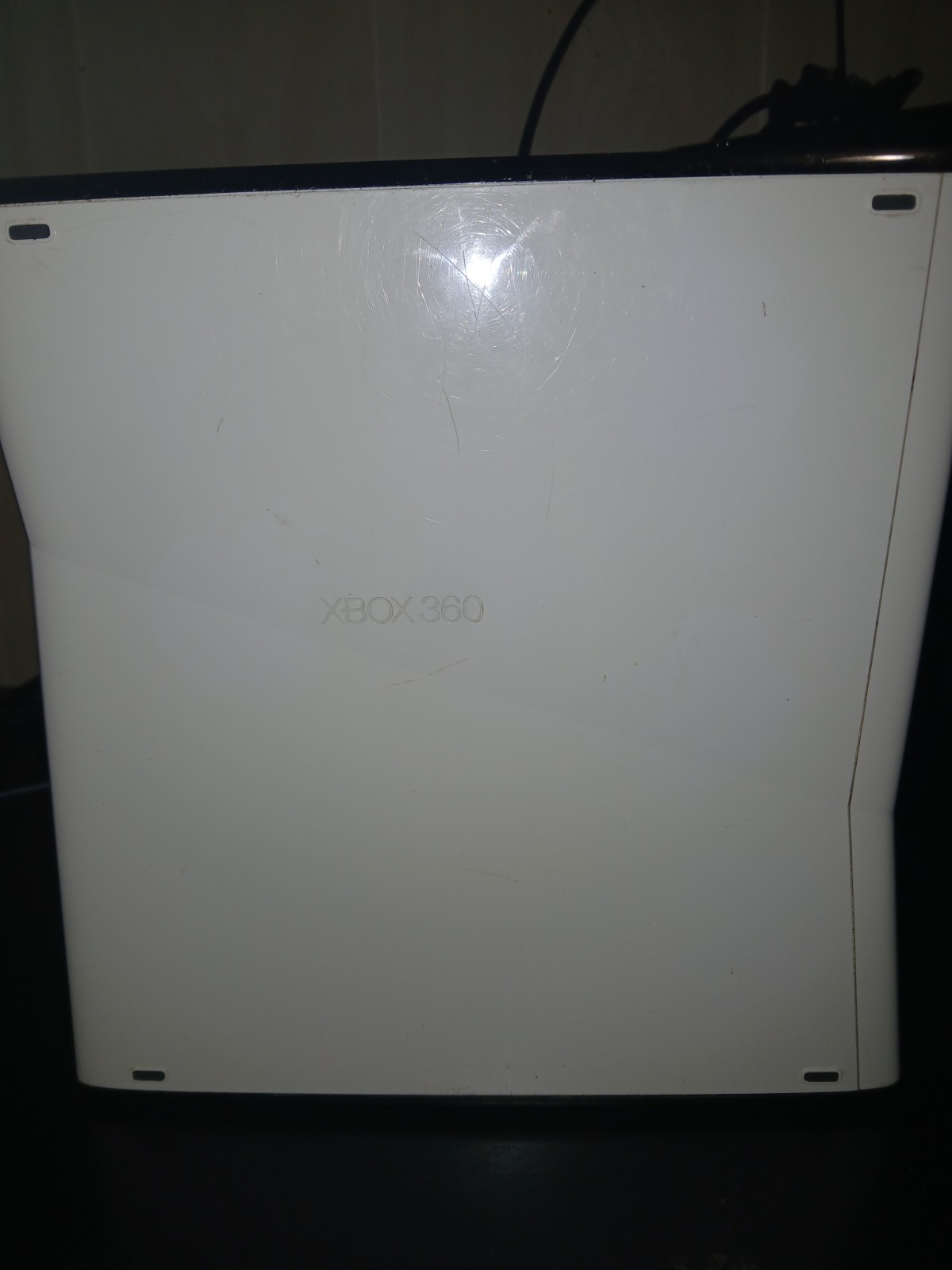 Microsoft Xbox 360 S White Console MPN 1439 Wi-Fi HDMI w/ Controller