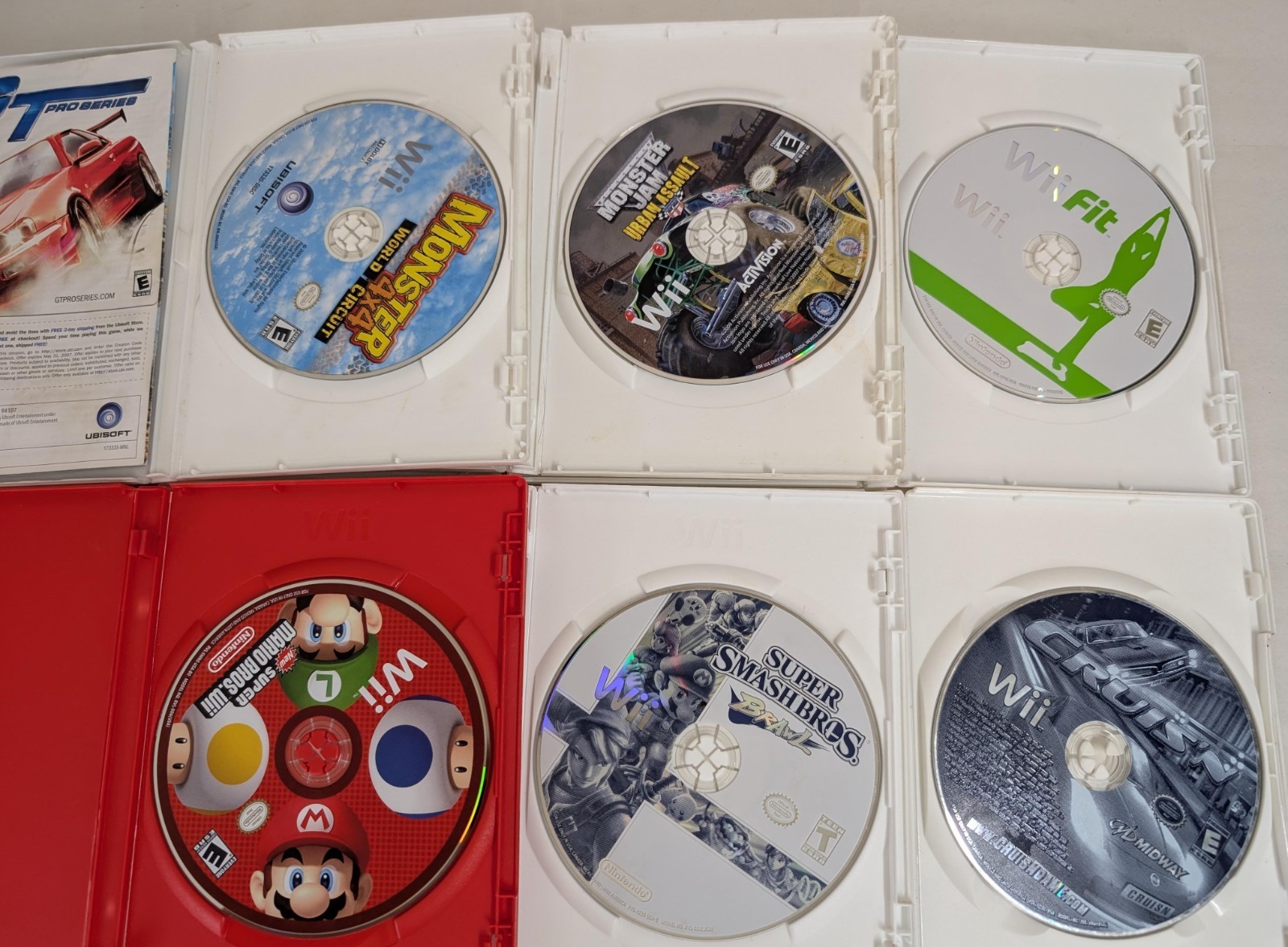 Nintendo Wii Console Bundle with 6 Games and Accessories – Tested and Working!