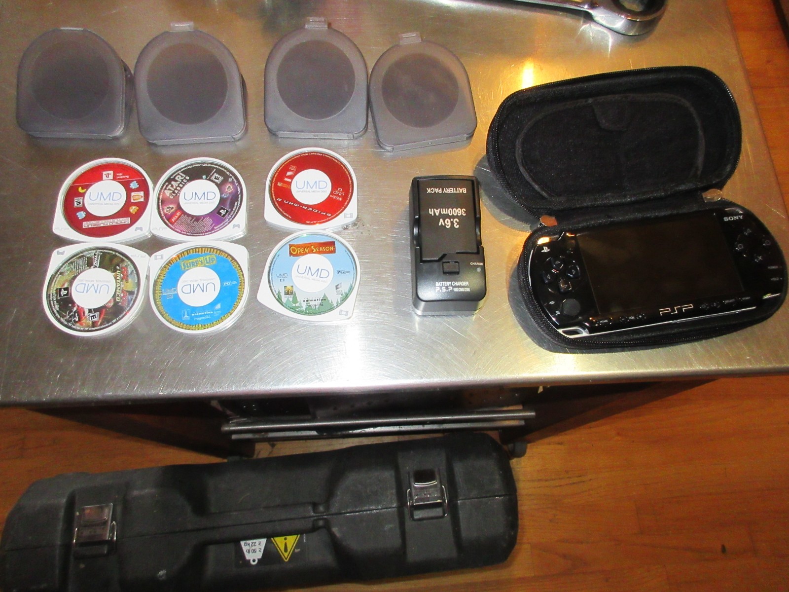 TESTED Sony PSP-2001 Piano Black Console + 2 New Batteries, charger,