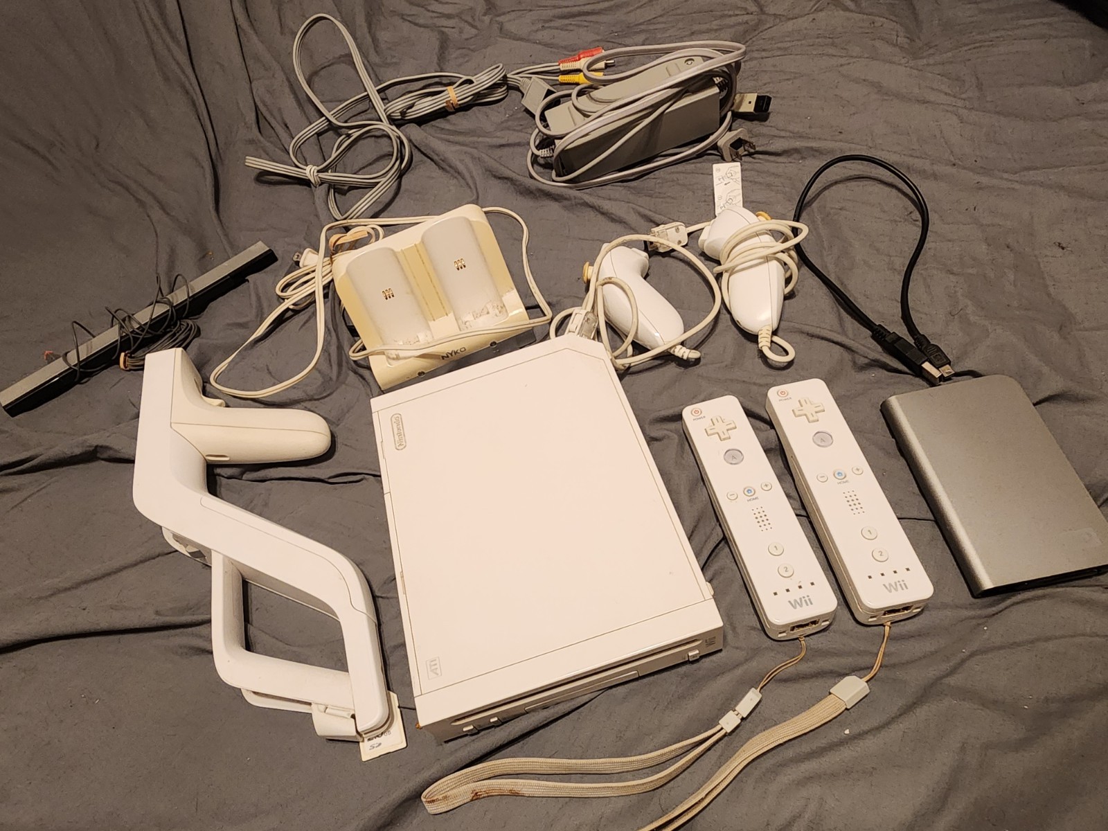 Nintendo Wii Console RVL-001 Bundle, Controllers Cables, My Passport Hard Drive+