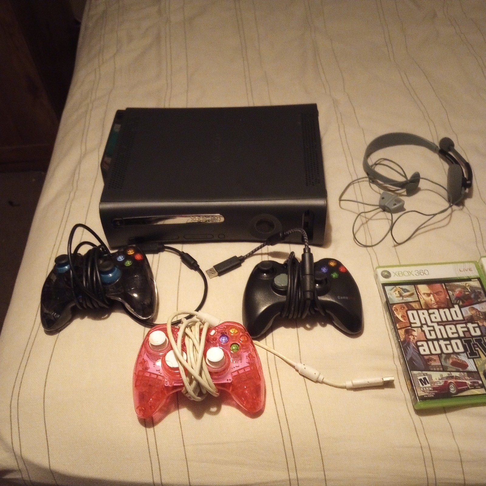 Xbox 360 Black 120gb Console Bundle w/ 3 Wired Controllers + 4 Games lot